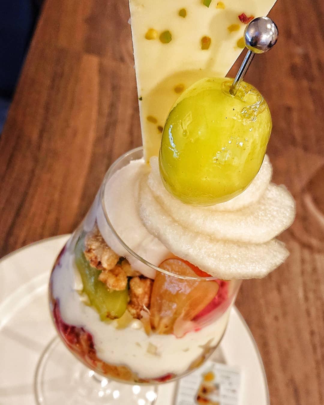 大阪 扇町の人気カフェで予約必須のキラキラ葡萄パフェ Nomukkoが投稿したフォトブック Lemon8