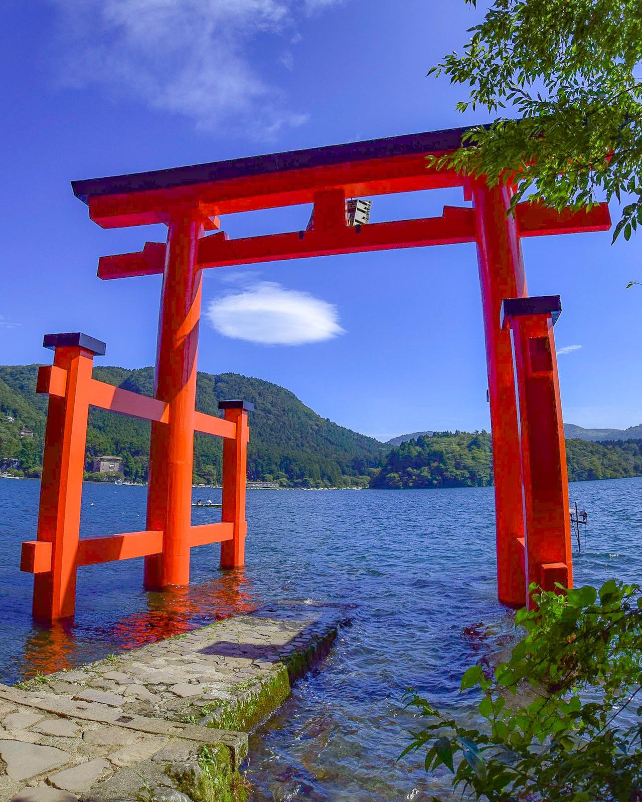 神奈川県 箱根神社の平和の鳥居 Jptravelerspicが投稿したフォトブック Lemon8