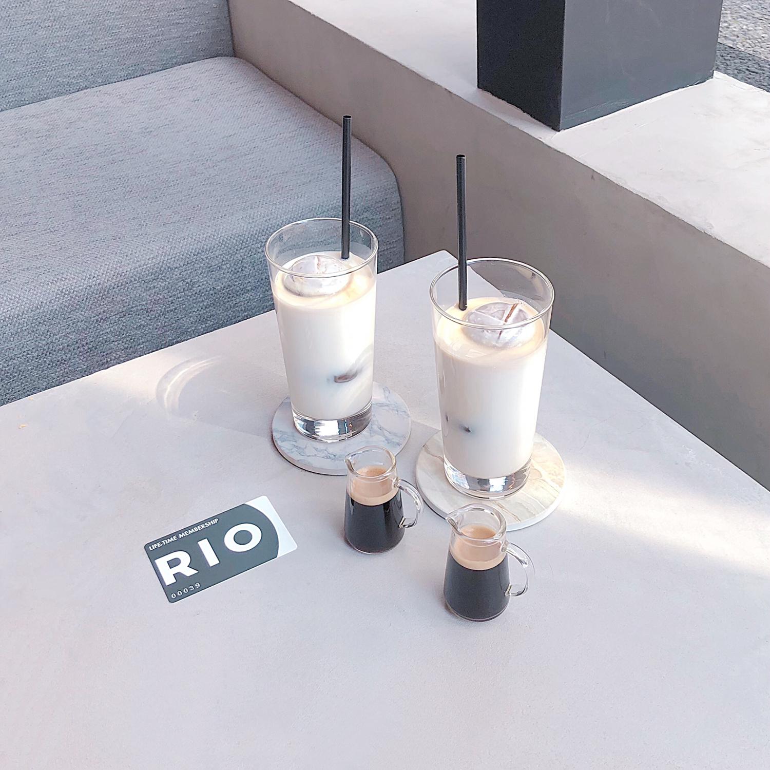 白いカフェラテが可愛い 渋谷 Rio Cafe Bar が素敵すぎる Yu カフェ男子が投稿したフォトブック Sharee