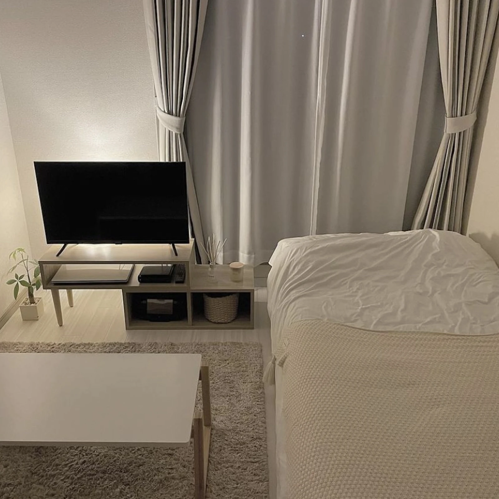 一人暮らし男子のシンプルでナチュラルな部屋 一人暮らし女子部屋紹介 ルーモが投稿したフォトブック Lemon8