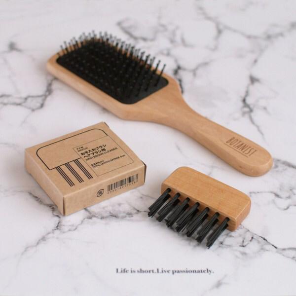 無印良品 ヘアブラシ用お手入れブラシが優秀 ヘアブラシのお掃除はおまかせ Usagi Worksが投稿したフォトブック Sharee