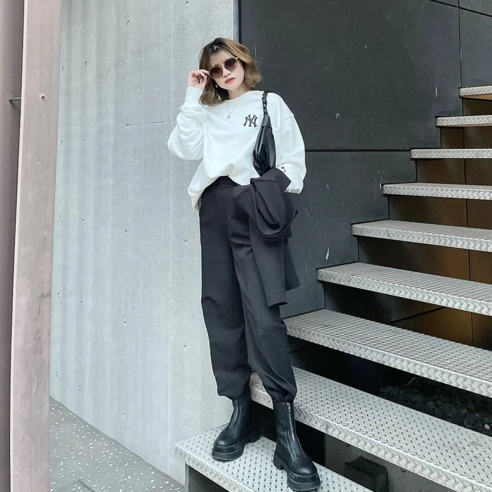 7選 モノトーンな韓国ストリートコーデ モノトン子 モノトーンコーデが投稿したフォトブック Lemon8