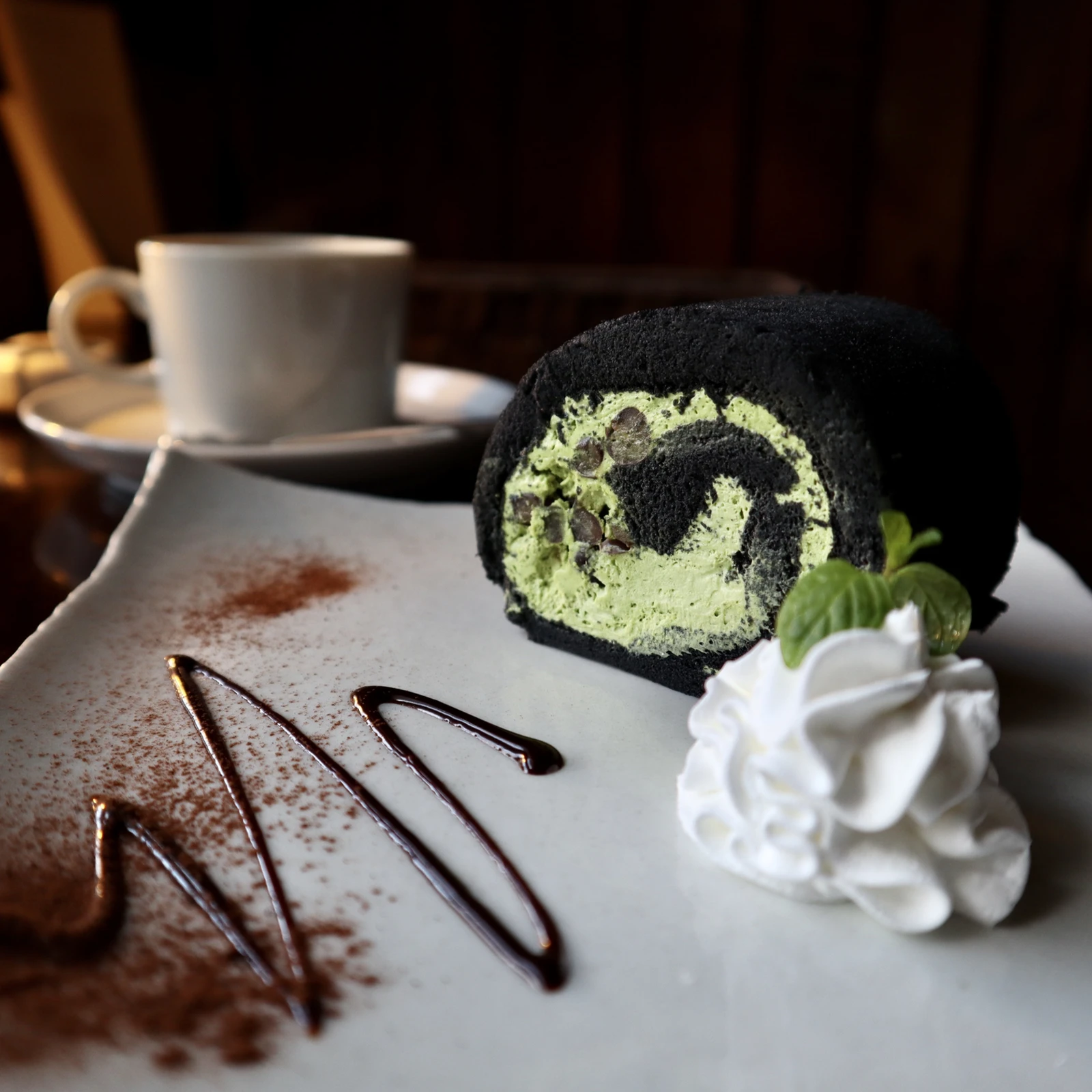 花輪珈琲茶房 藻岩本店 落ち着く空間で竹炭抹茶ロールを嗜む おにやんグルメが投稿したフォトブック Lemon8 花輪珈琲茶房 藻岩本店 落ち着く空間で竹炭抹茶ロールを嗜む おにやんグルメが投稿したフォトブック Lemon8