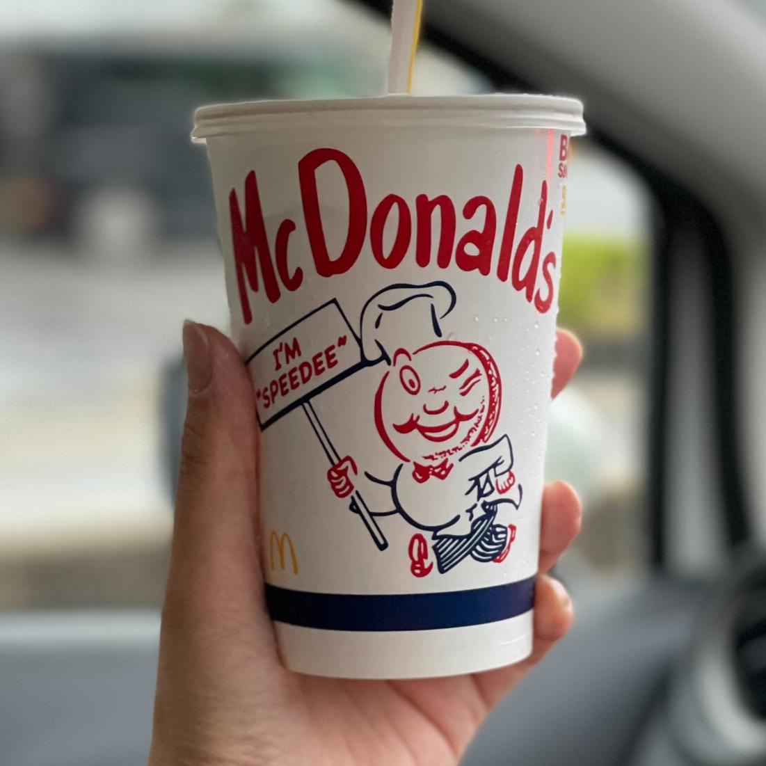 あのハンバーガーチェーンの初代キャラ マクドナルド デパ地下のまおさんが投稿したフォトブック Sharee