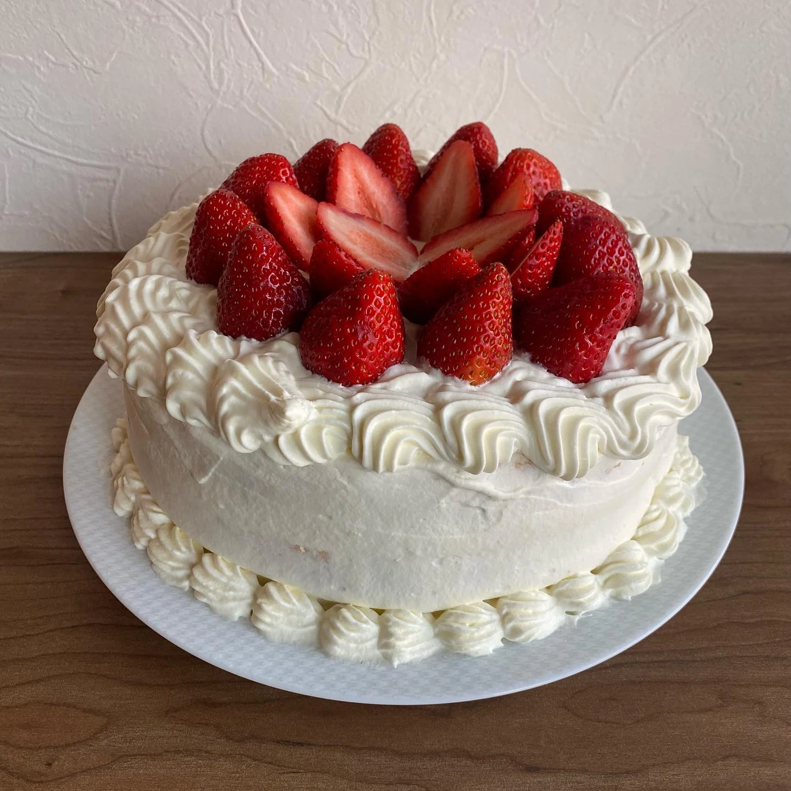 いちごスイーツレシピ 苺とたっぷり生クリームのデコレーションケーキ 石野美和が投稿したフォトブック Lemon8 いちごスイーツレシピ 苺とたっぷり生クリームのデコレーションケーキ 石野美和が投稿したフォトブック Lemon8