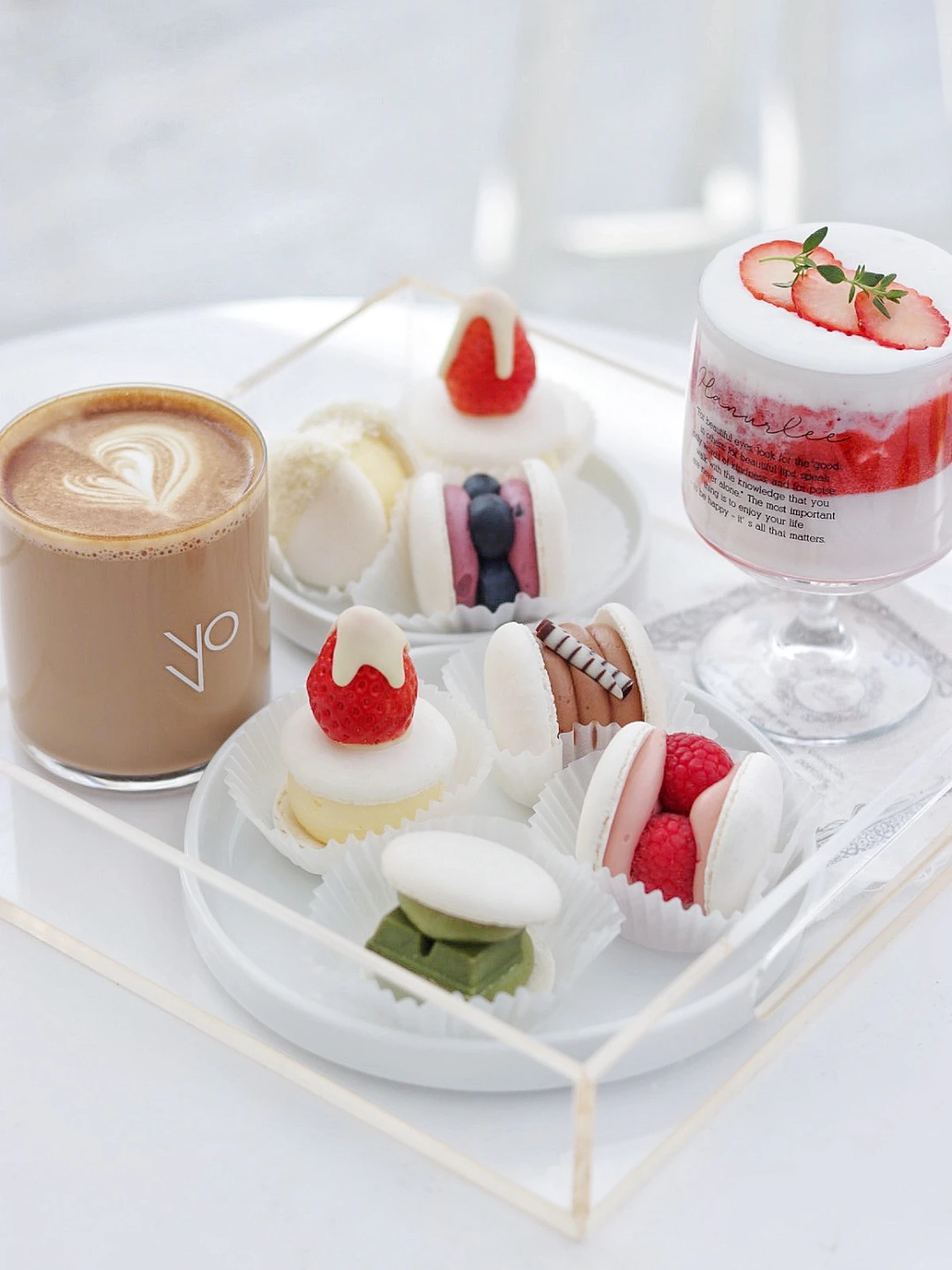 京都 Noncaron 真っ白なテラスで 真っ白なマカロン 全方位が映える 毎日行列の人気カフェ いでくん スイーツ王子が投稿したフォトブック Lemon8