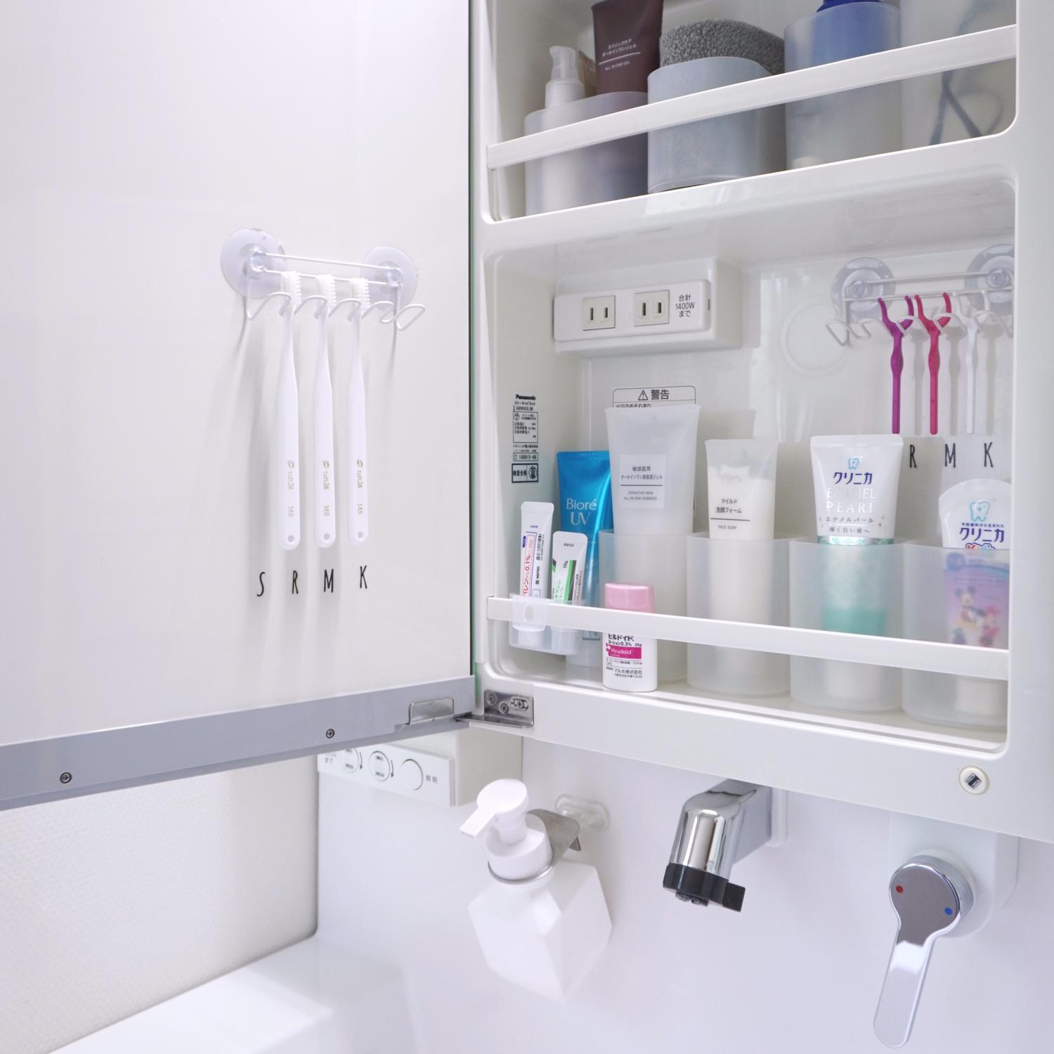 100均 便利グッズ活用 使いやすいヘアピン収納 鏡裏活用で洗面台の小物をスッキリ Usagi Worksが投稿したフォトブック Sharee