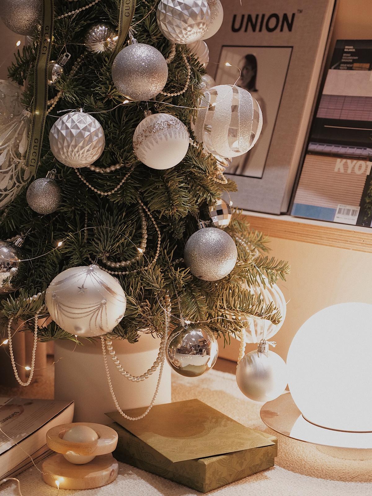 引っ越した後 新しい家の最初のクリスマスツリー Meriが投稿したフォトブック Lemon8