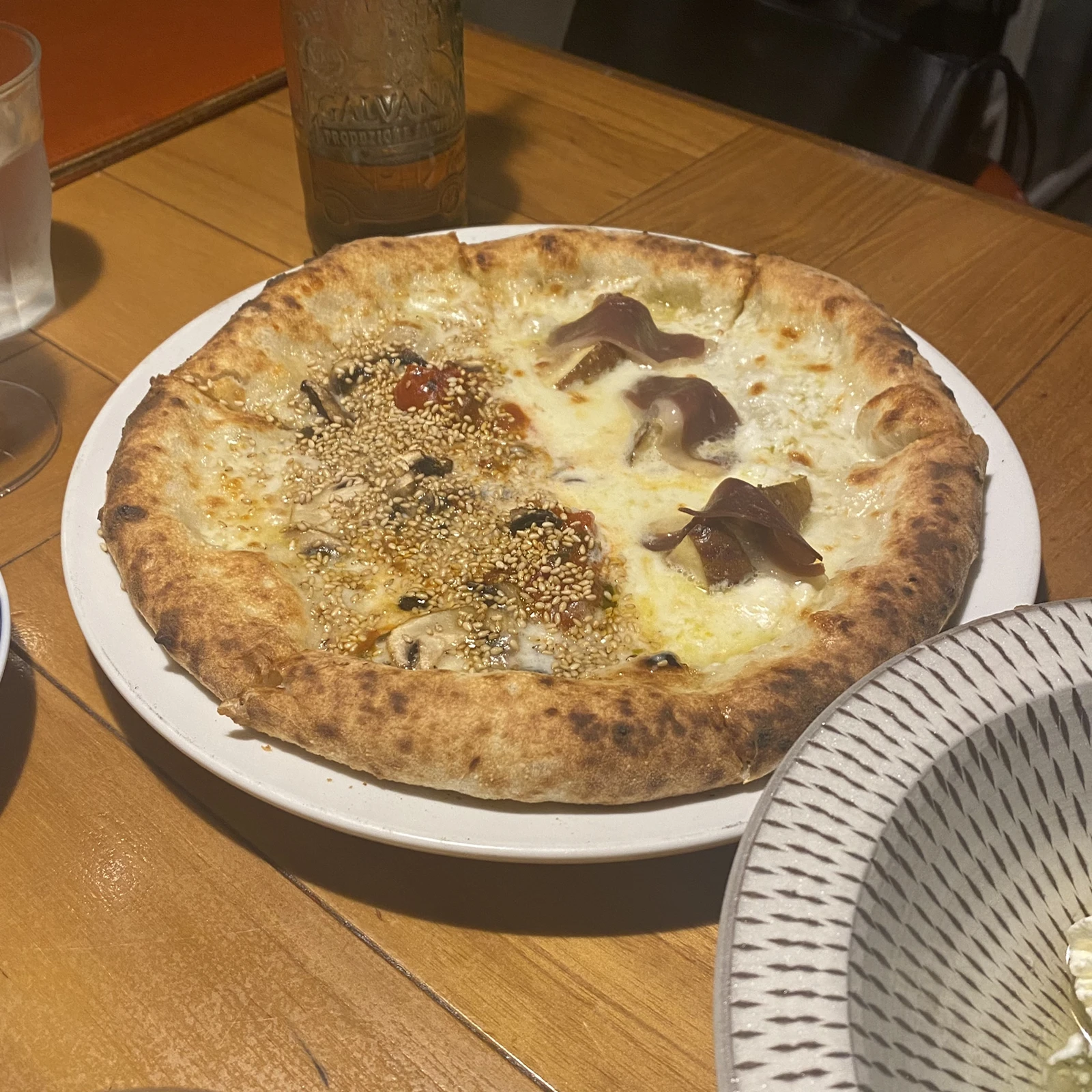Dra7 新宿でおしゃれ女子会をするならここ ピザが美味しいネオビストロ Greenteaice が投稿したフォトブック Lemon8