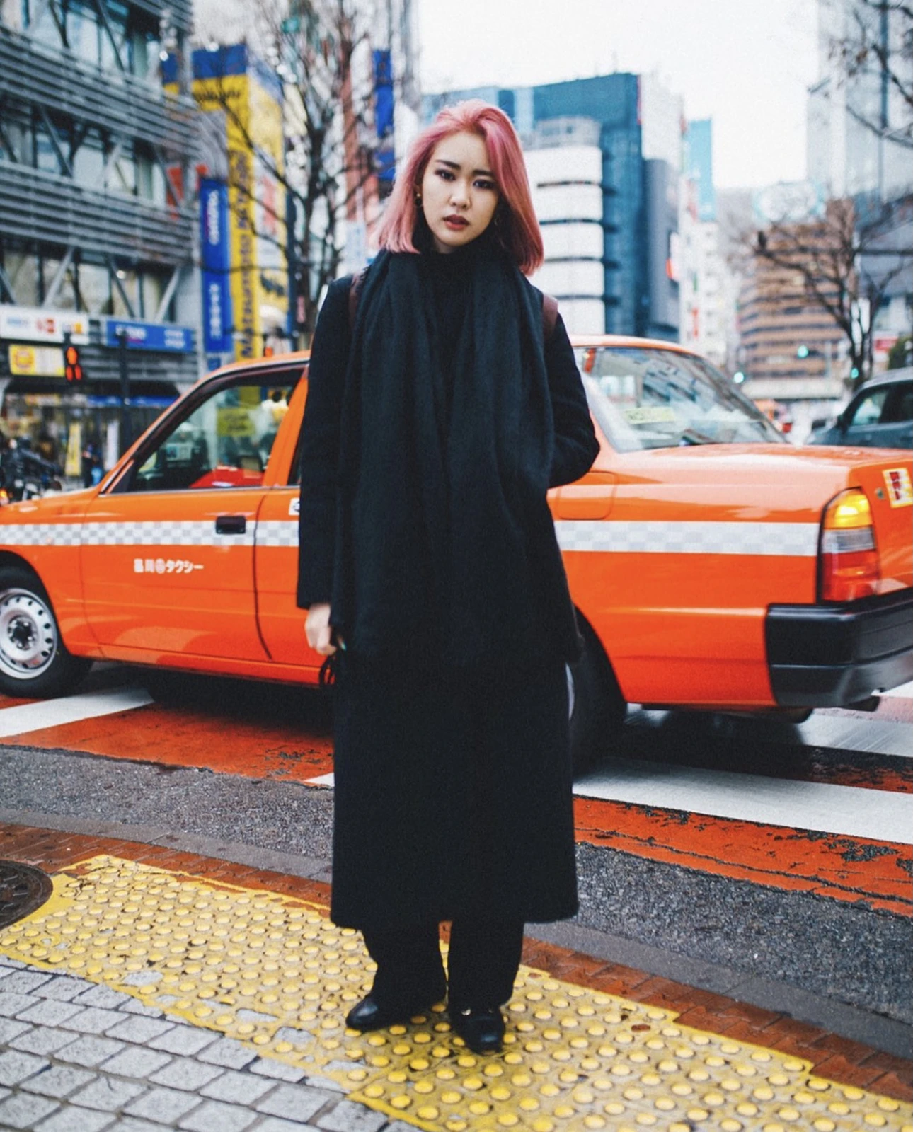 派手髪 黒ロングコート Misato Jpが投稿したフォトブック Lemon8