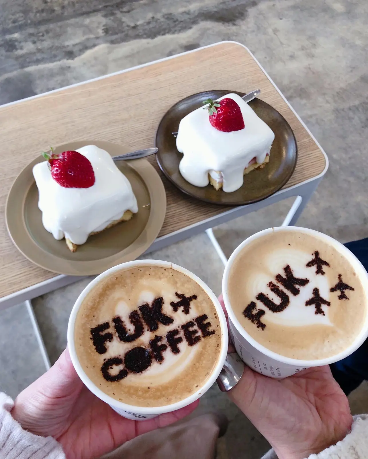 福岡カフェ とろりんスイーツと飛行機のラテアートが可愛い人気カフェ Iziz Minが投稿したフォトブック Lemon8