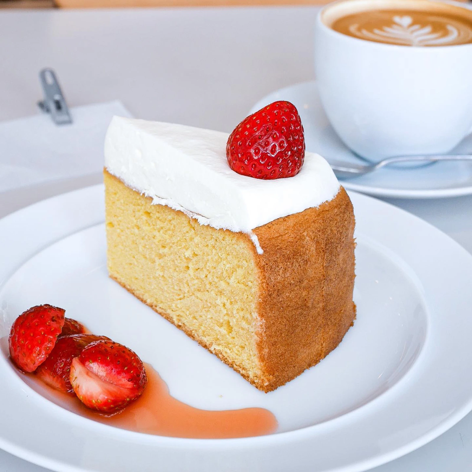 ふわふわスポンジのヴィクトリアケーキ ざるちゃんが投稿したフォトブック Lemon8