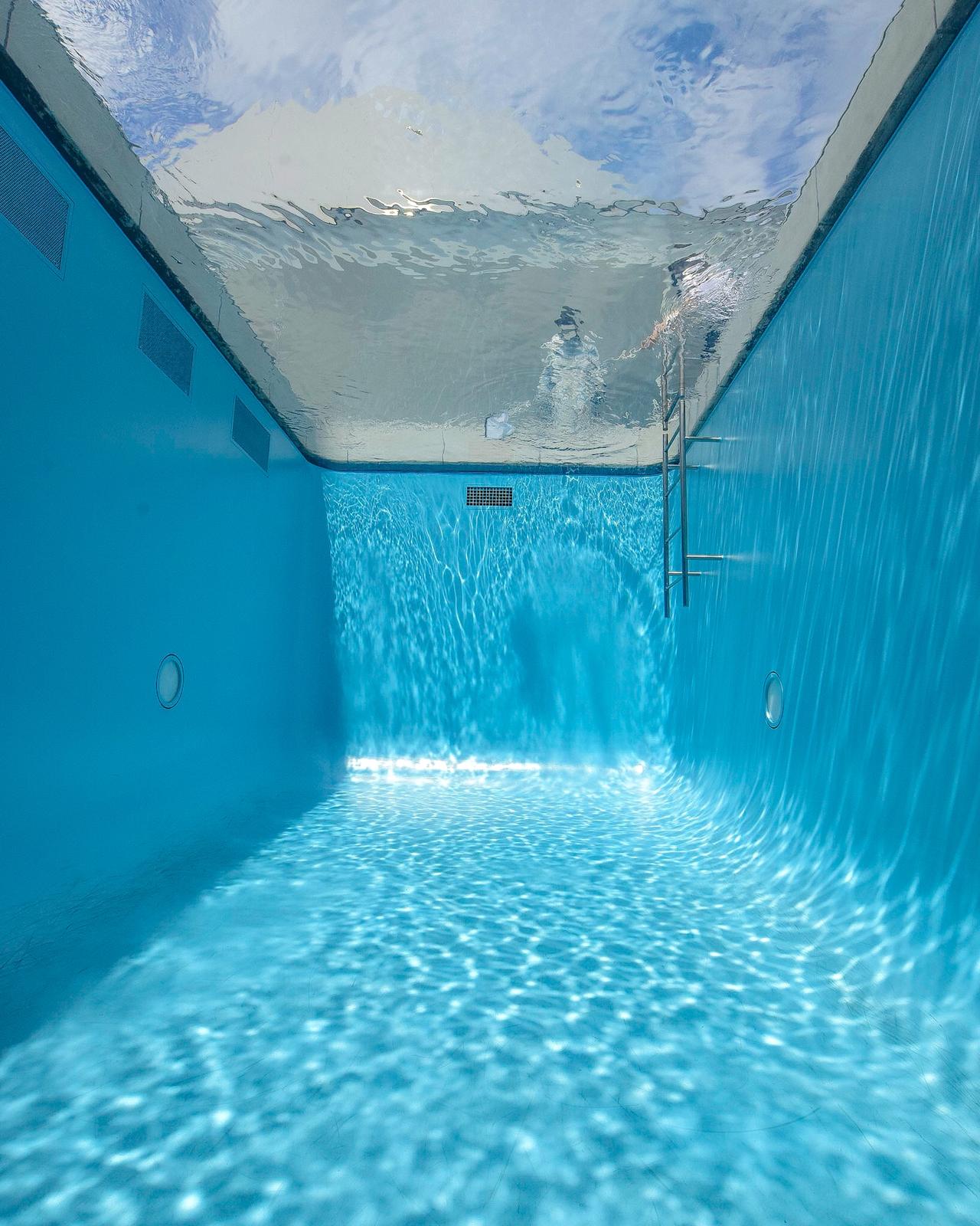 石川県金沢市 レアンドロのスイミングプール 金沢21世紀美術館 Jptravelerspicが投稿したフォトブック Lemon8