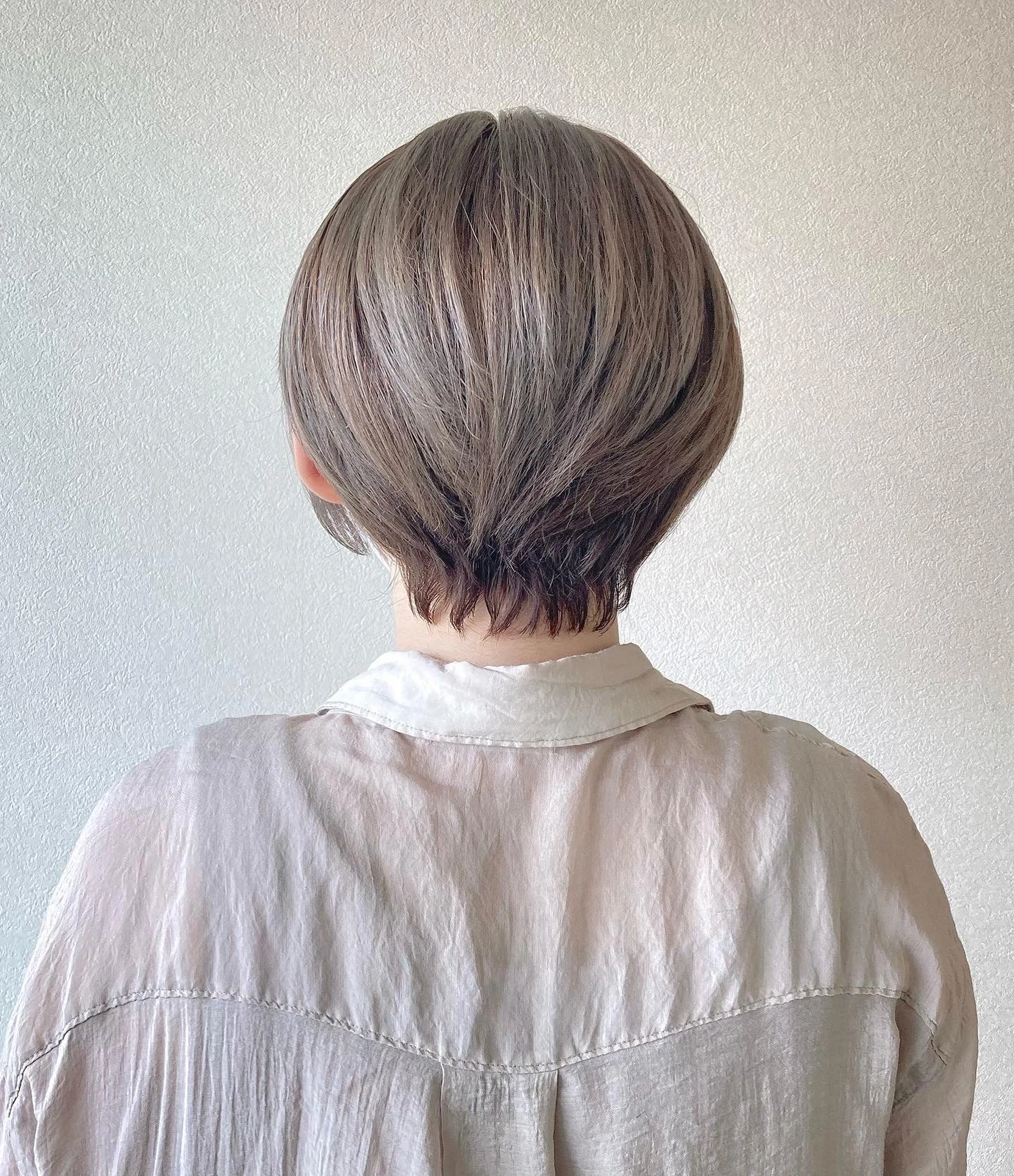 ショートカットの後ろ姿 Lemon8
