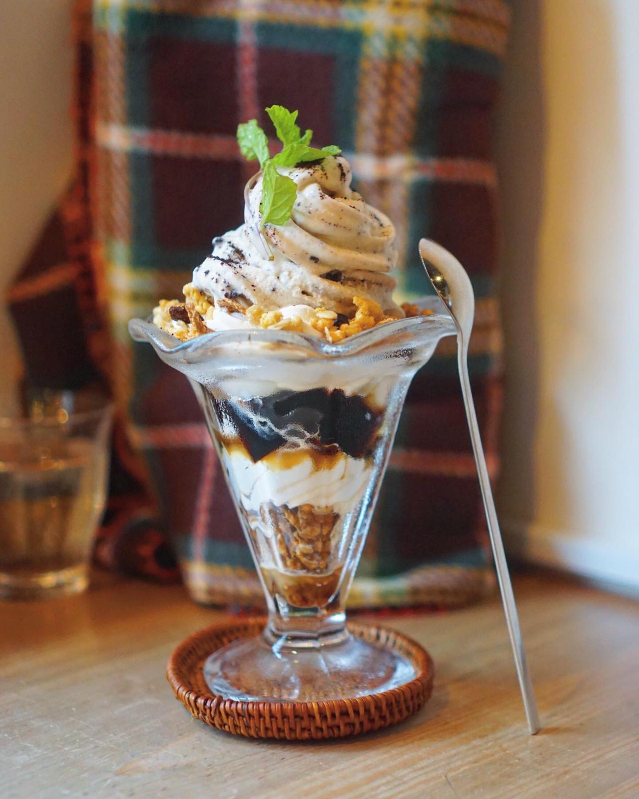 夏季限定 コーヒーゼリーにソフトクリームや白玉が入った贅沢パフェ 夙川 べんきちどんぶりが投稿したフォトブック Lemon8