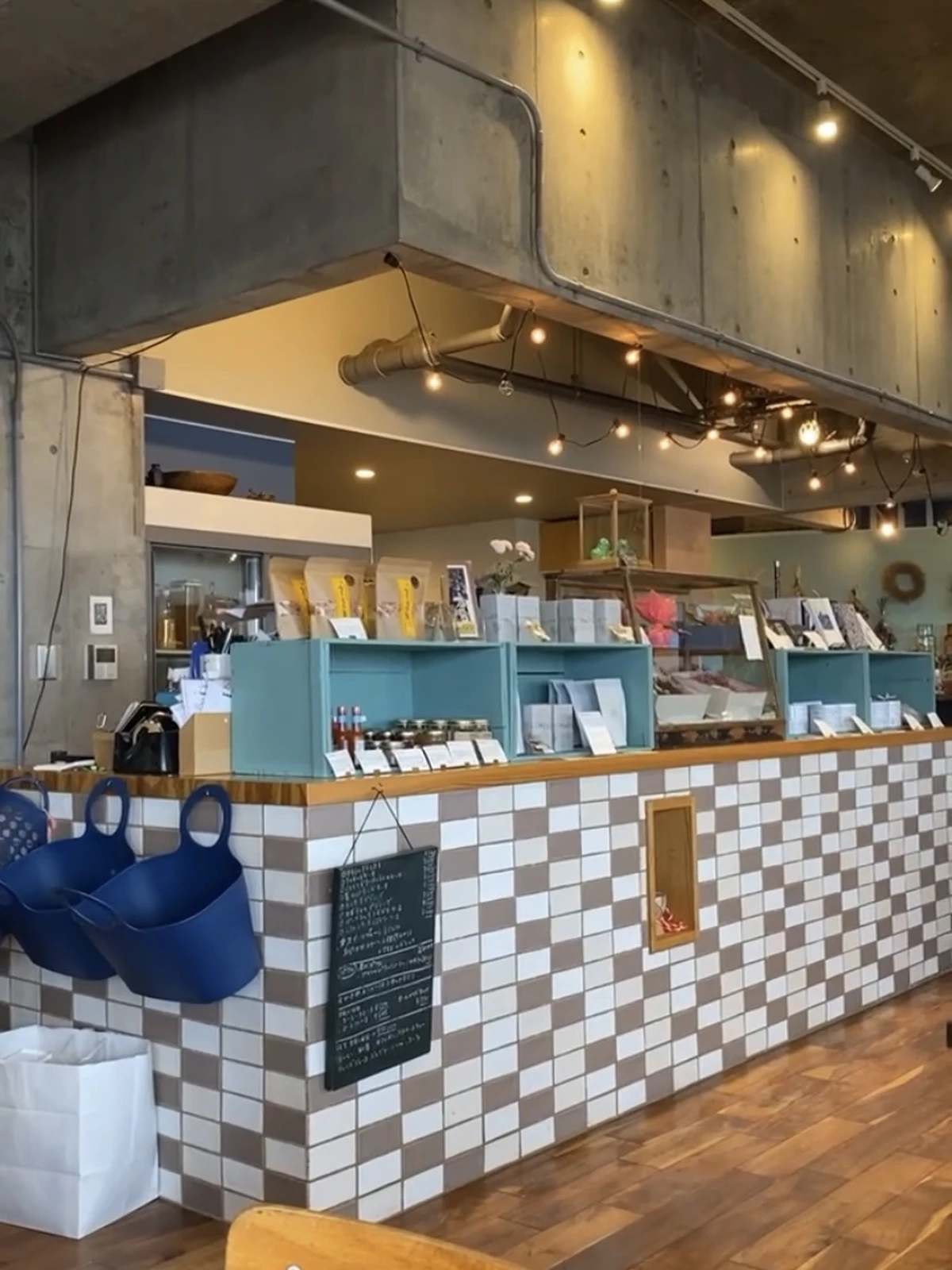 鹿児島 あいみょんのサイン あいみょんも訪れたオシャレなカフェ フラワーショップ Minano Vlogsが投稿したフォトブック Lemon8