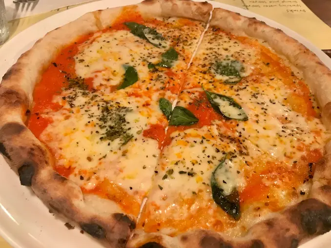 ピザの香ばしさとイタリアの雰囲気に包まれるMamma Lellaの画像