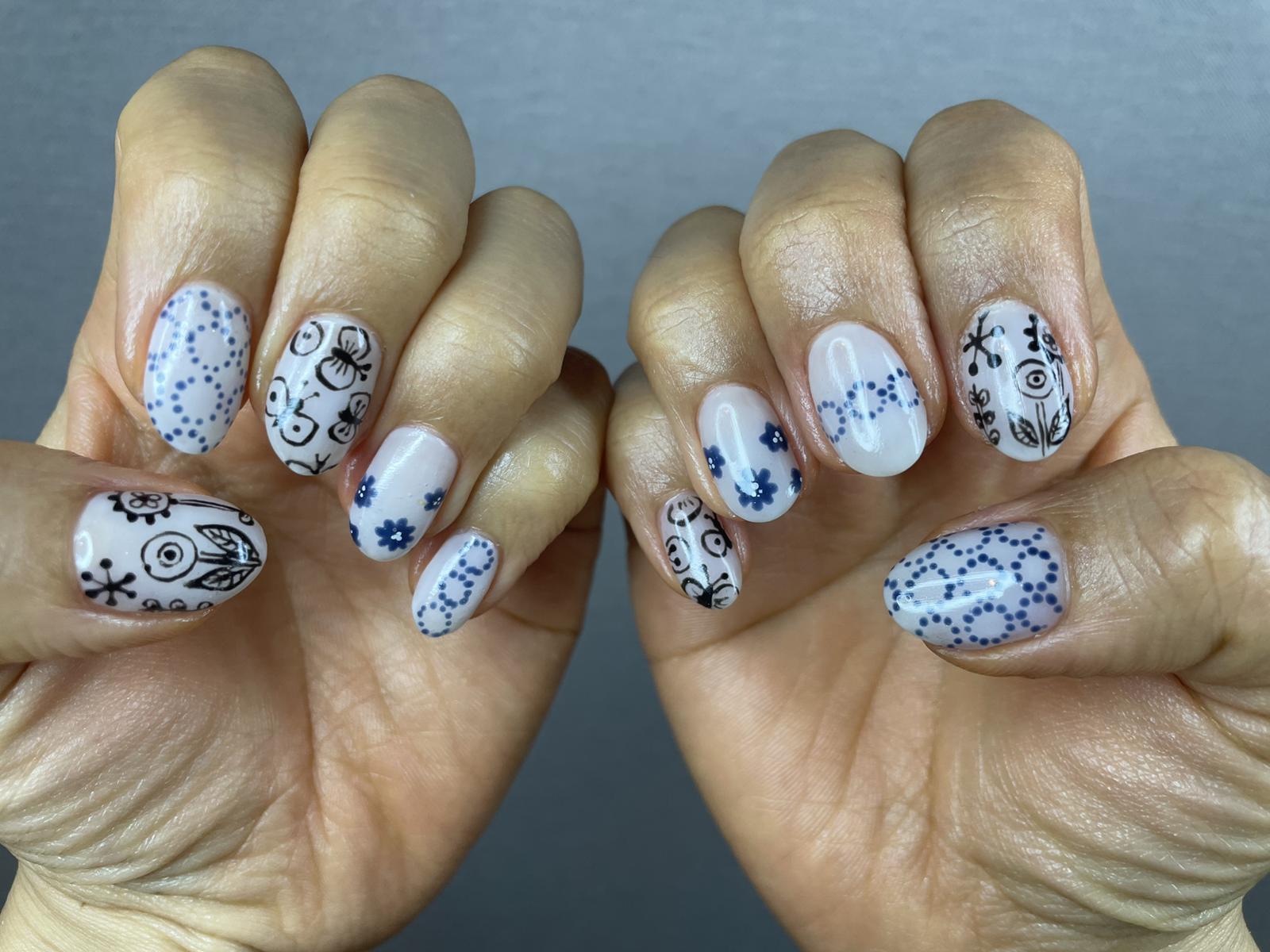 ネイルデザイン ミナペルホネン風モノクロ版 理系美容家かおりが投稿したフォトブック Sharee