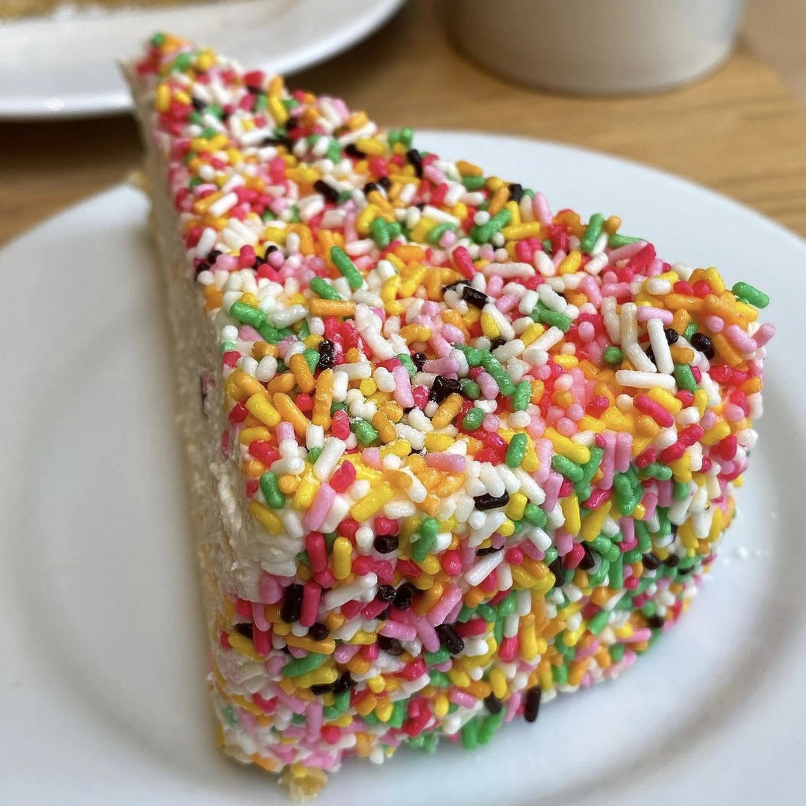 スプリンクルケーキ ロータス Lemon8