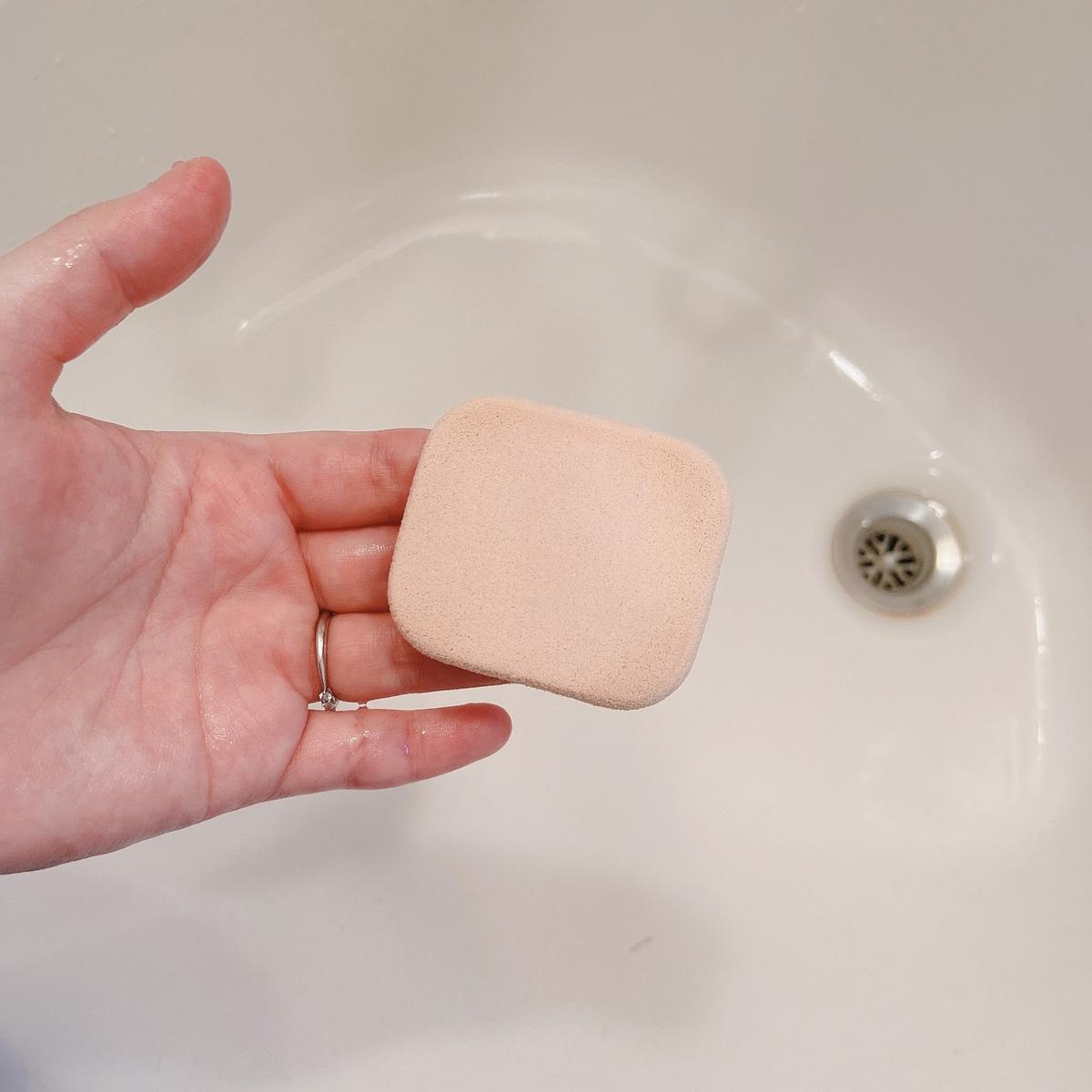 専用洗剤使ってる 洗い方でメイク乗りが変わる パウダーファンデパフ Yukaちゃんが投稿した記事 Sharee
