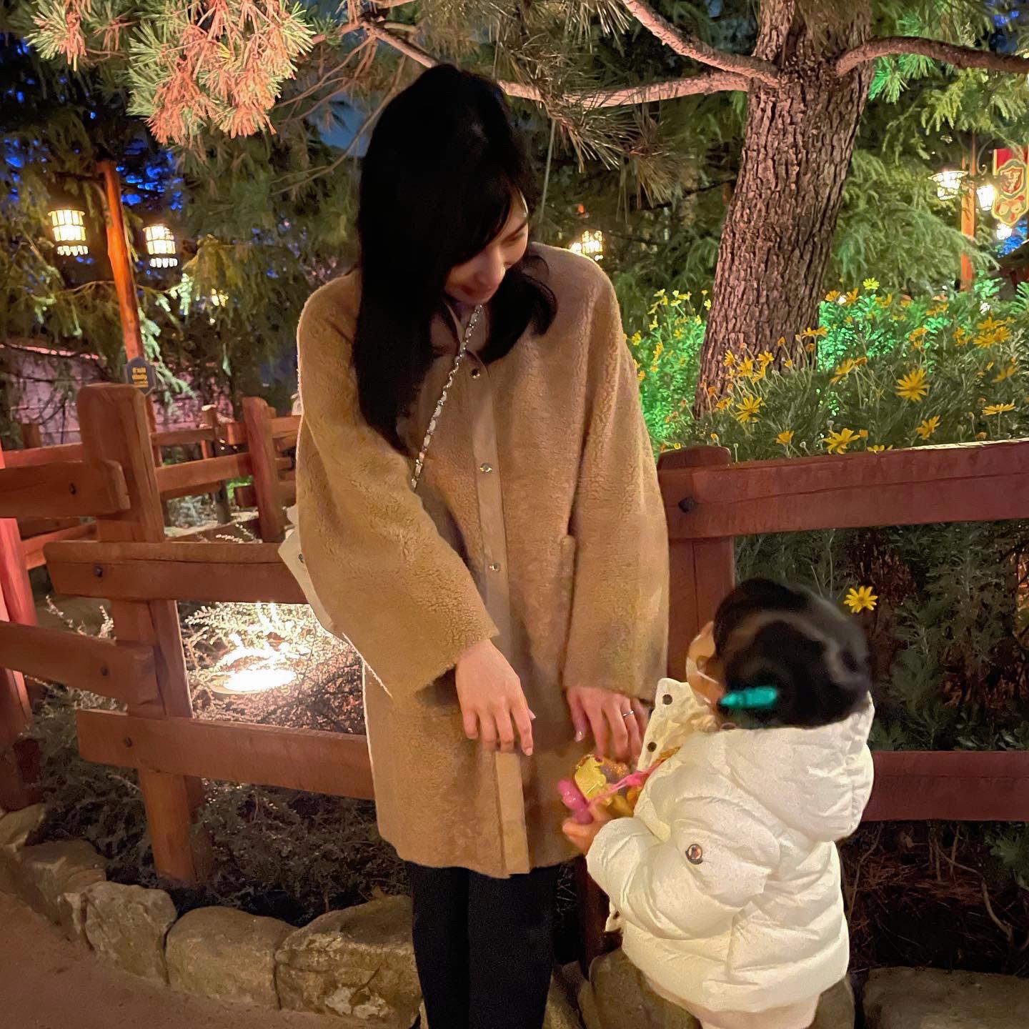 ムートンコートであったかディズニーコーデ 上野仁美が投稿したフォトブック Sharee