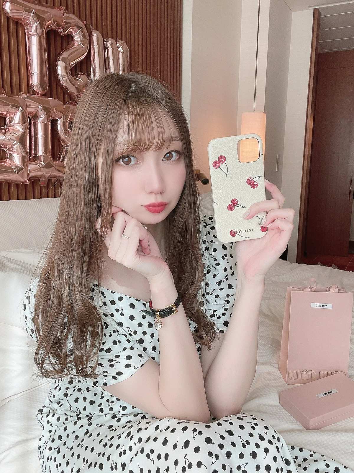 人気急上昇】 miumiu さくらんぼ iPhoneケース sushitai.com.mx