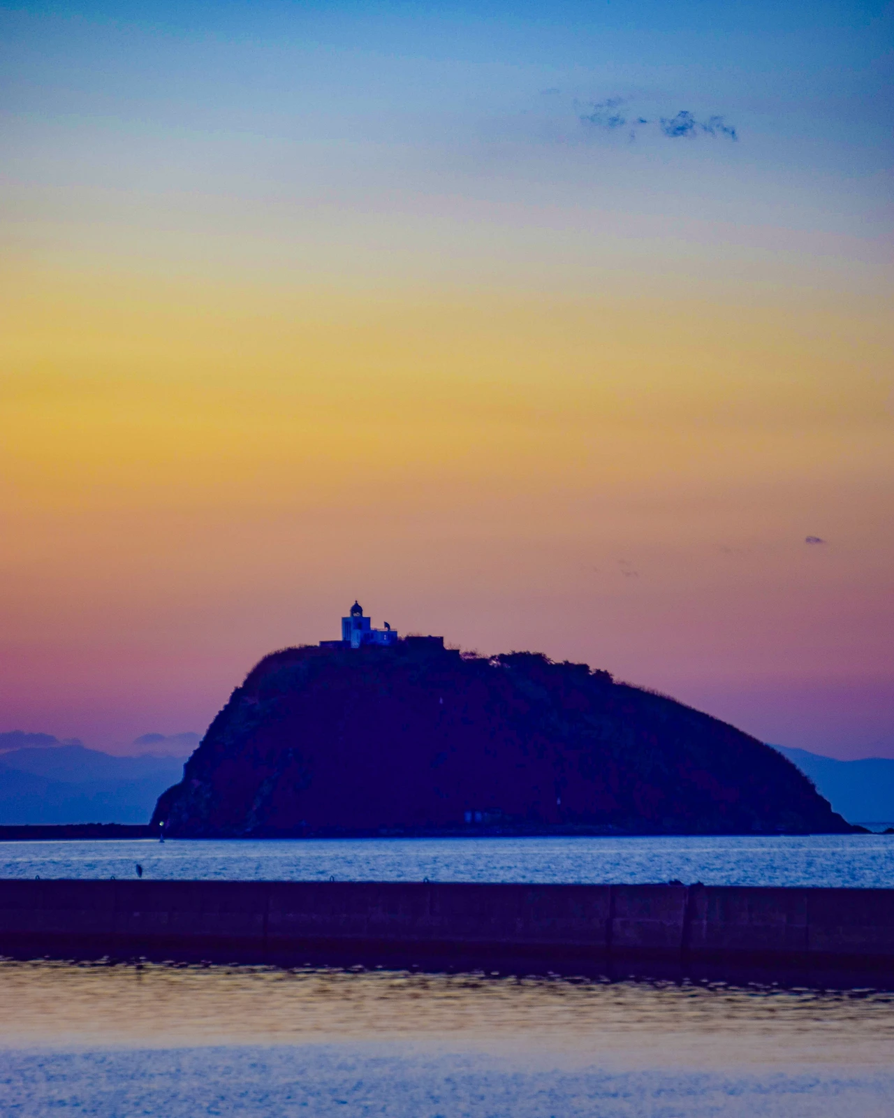 北海道室蘭市の夕陽スポット 絵鞆臨海公園 Jptravelerspicが投稿したフォトブック Lemon8