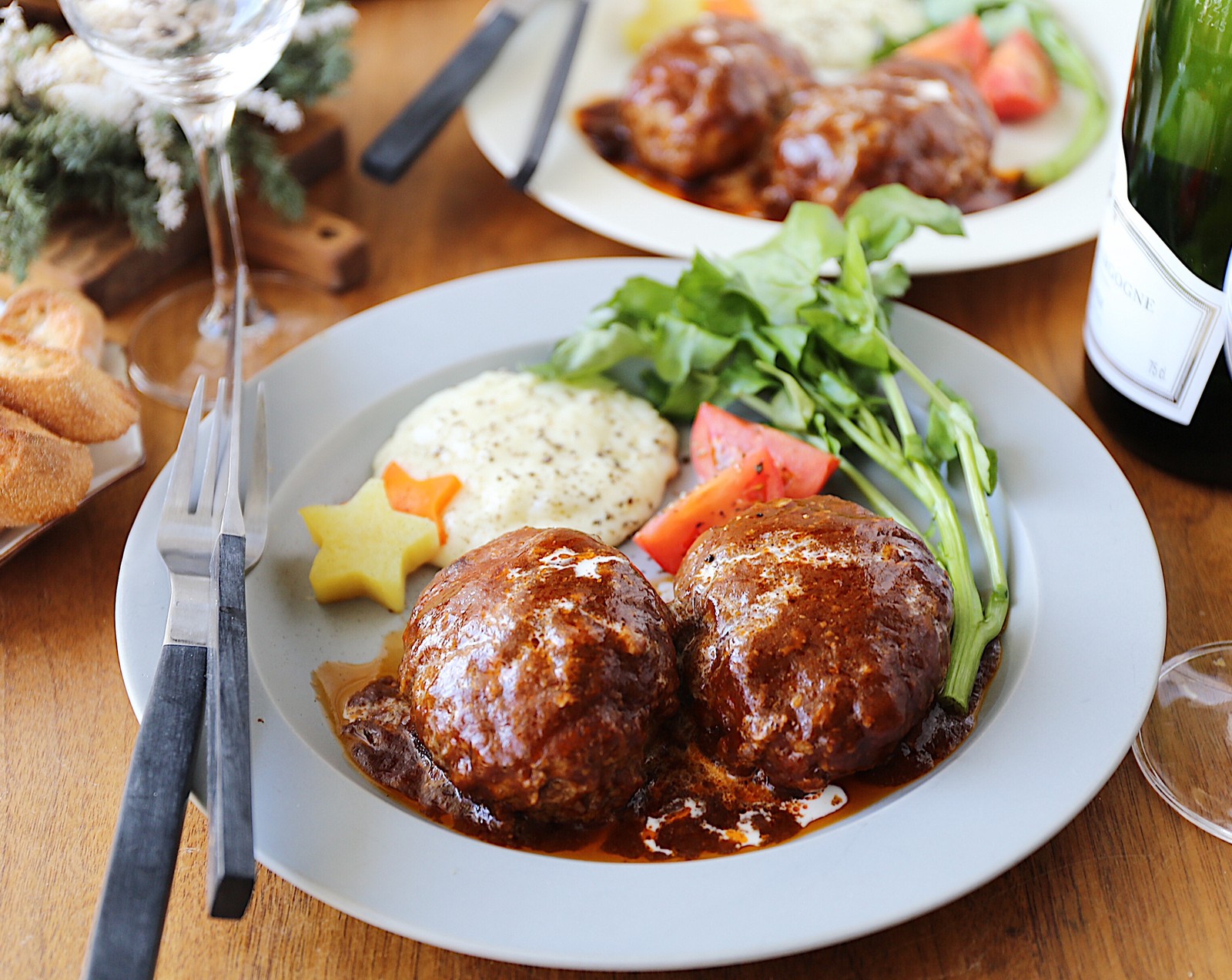 洋風煮込みハンバーグ 2と３種きのこの煮込みハンバーグ 2 内容量130g 固形量70g