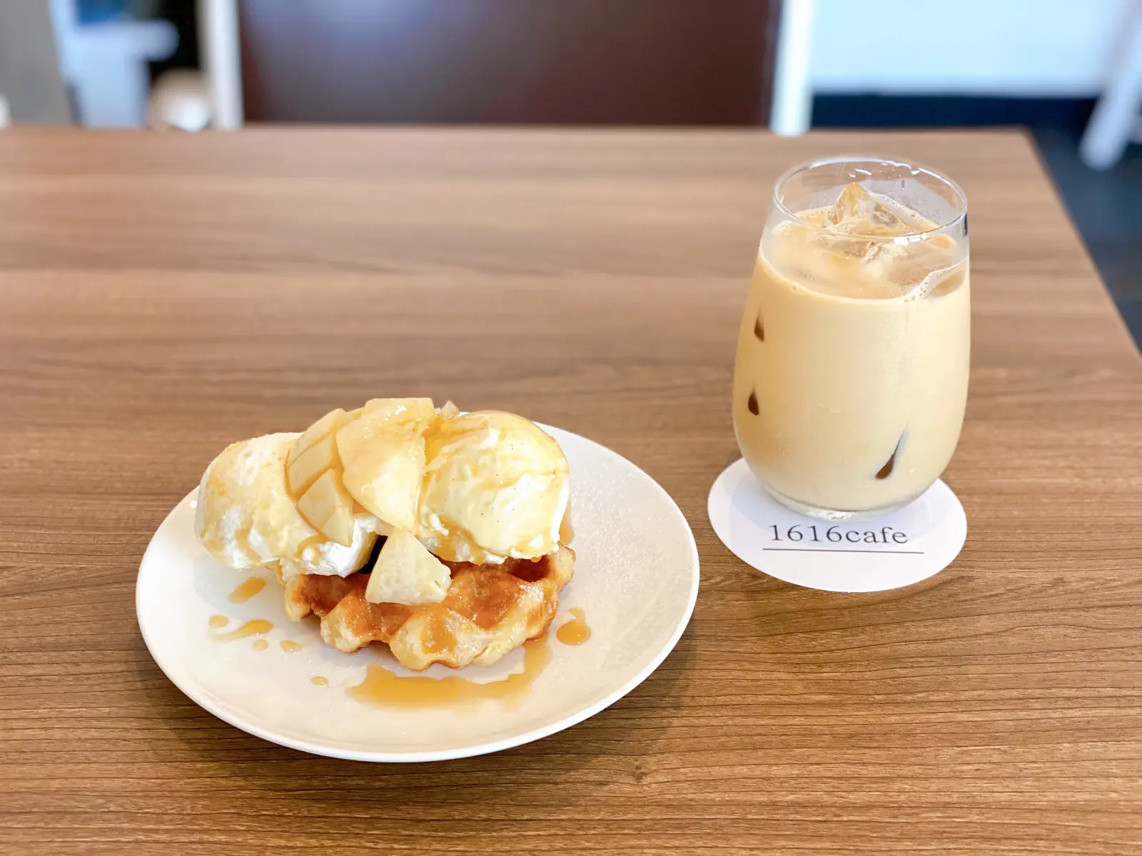 K Popがかかる韓国風カフェで桃のクロッフル おにやんグルメが投稿したフォトブック Lemon8