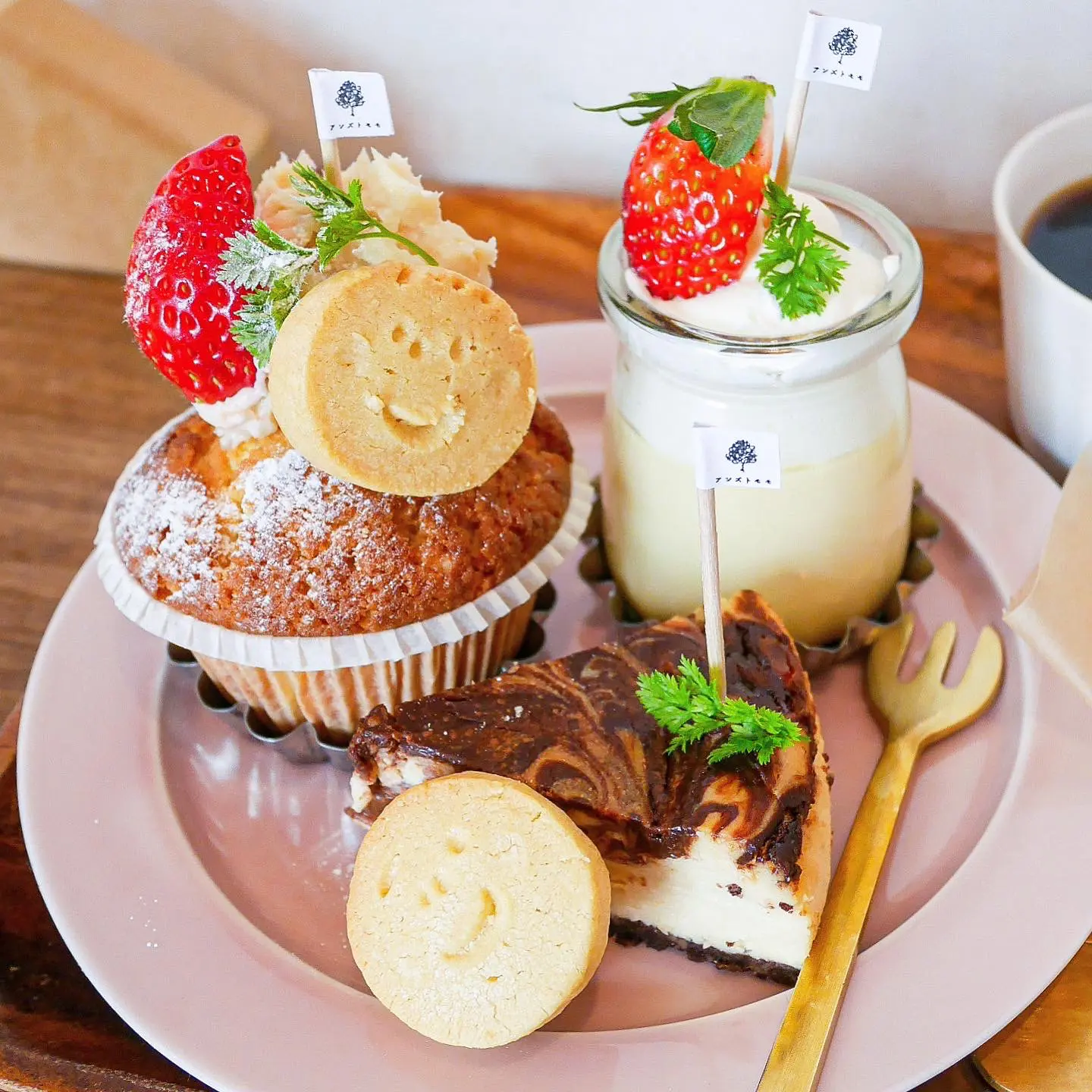 癒しのカフェでかわいいスイーツもり ざるちゃんが投稿したフォトブック Lemon8