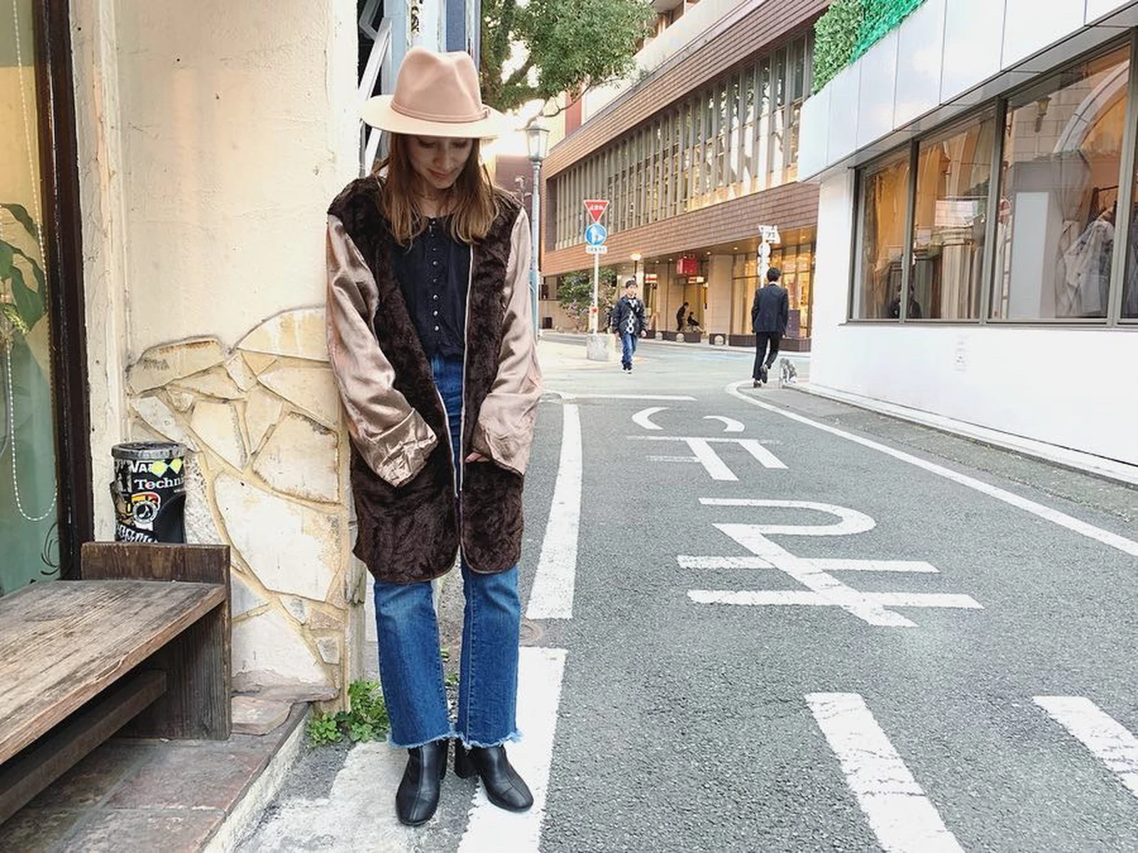 アメリカ風のコート着こなし 古着 真美子が投稿したフォトブック Lemon8 アメリカ風のコート着こなし 古着 真美子が投稿したフォトブック Lemon8