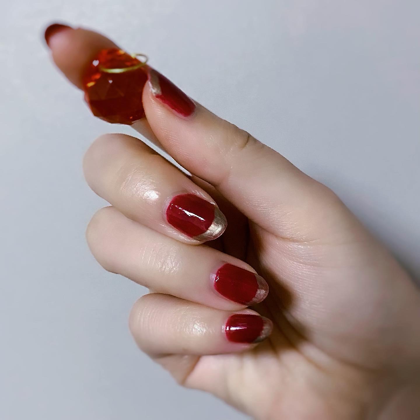 Howtoクリスマスネイル 赤 金かんたん大人フレンチ ほたて が投稿したフォトブック Lemon8