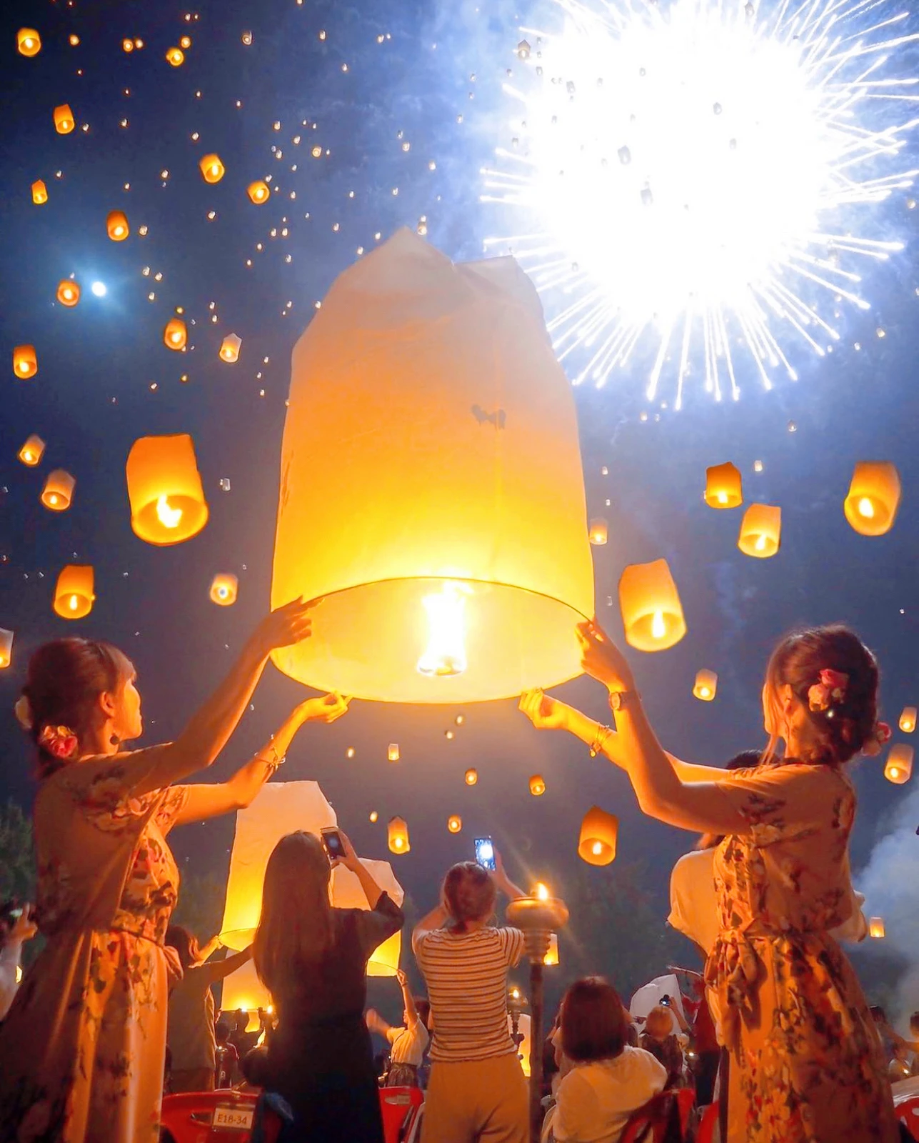 タイ ラプンツェルの世界 コムローイ祭り Mami Cameraが投稿したフォトブック Lemon8