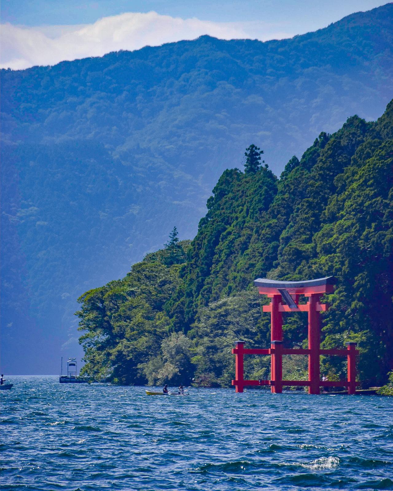 神奈川県 箱根神社の平和の鳥居 Jptravelerspicが投稿したフォトブック Lemon8