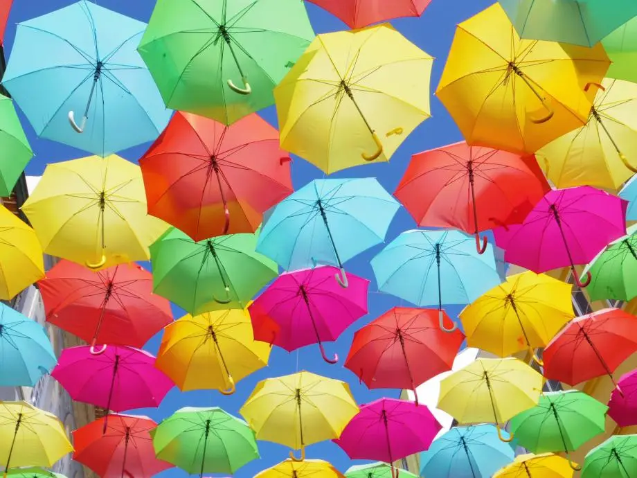 カラフルで壮観なポルトガルの傘祭り Umbrella Sky Project は一見の価値あり Aynaa 旅とグルメが投稿した記事 Lemon8