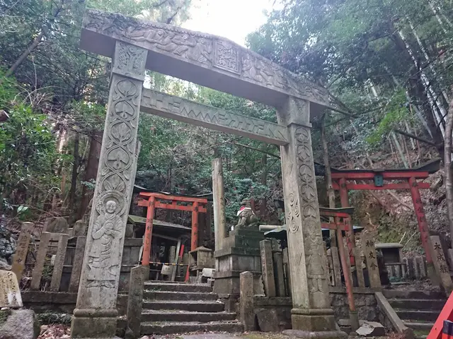 【秘境】 京都の不思議スポット大岩神社！！の画像 (1枚目)