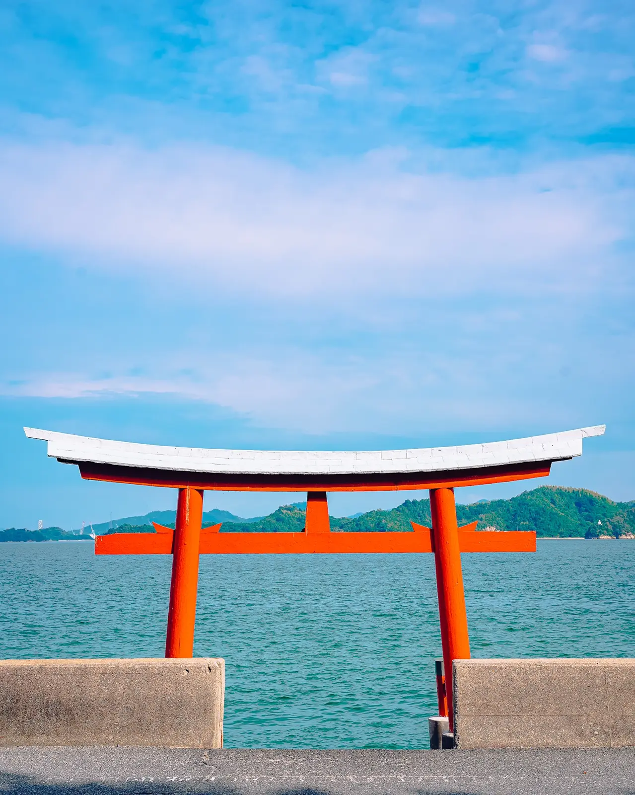 広島 突如現れる海に浮かぶ鳥居 Moe Matsuiが投稿したフォトブック Lemon8