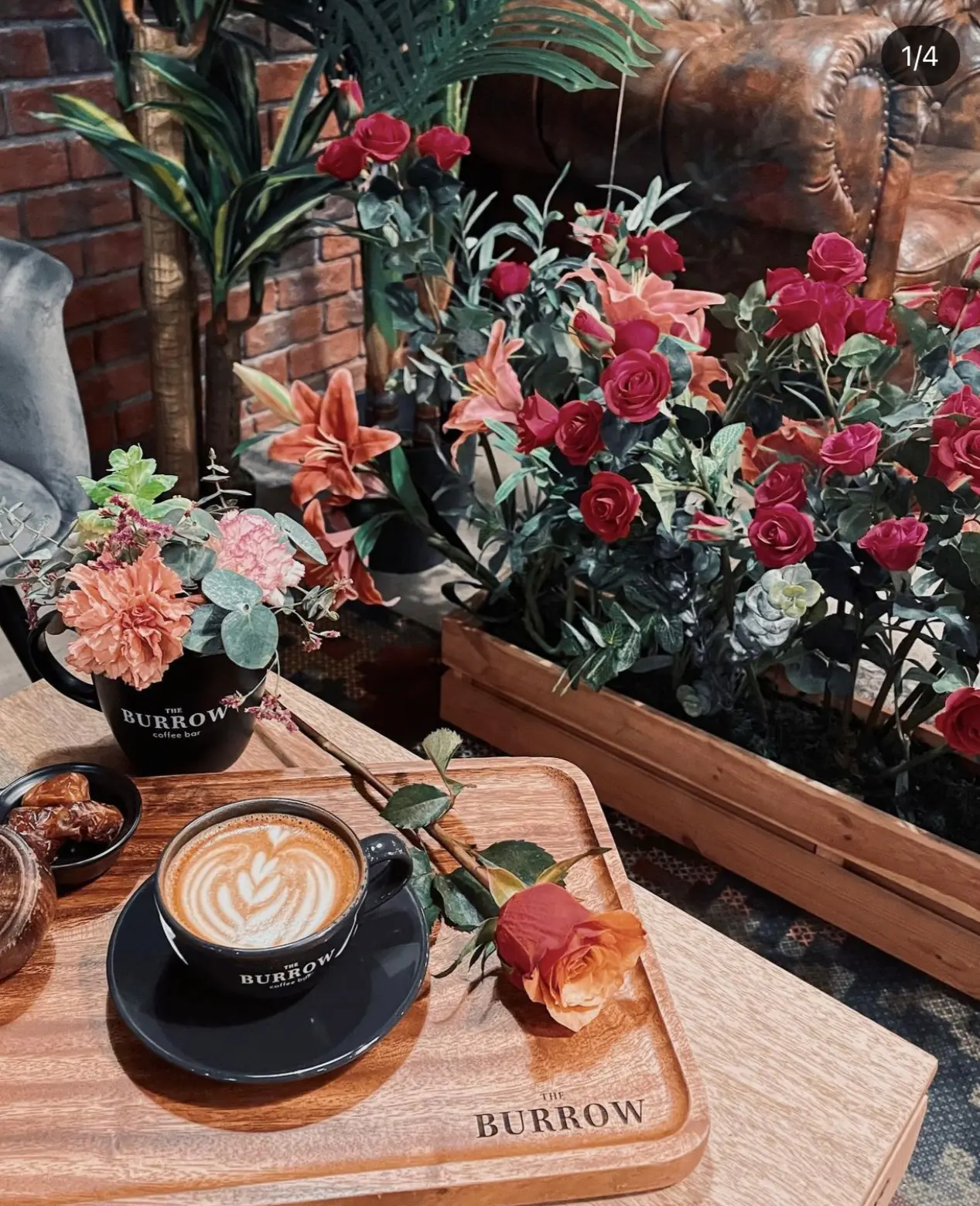 ドバイ お花屋さんの中にあるカフェ Yuiが投稿したフォトブック Lemon8