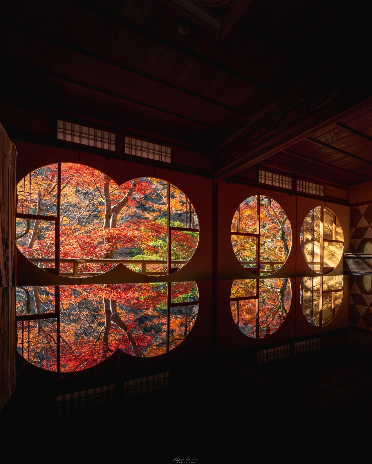 紅葉 丸窓の絶景 京都 嵐山newスポットが綺麗すぎた Kazu Photosが投稿したフォトブック Lemon8
