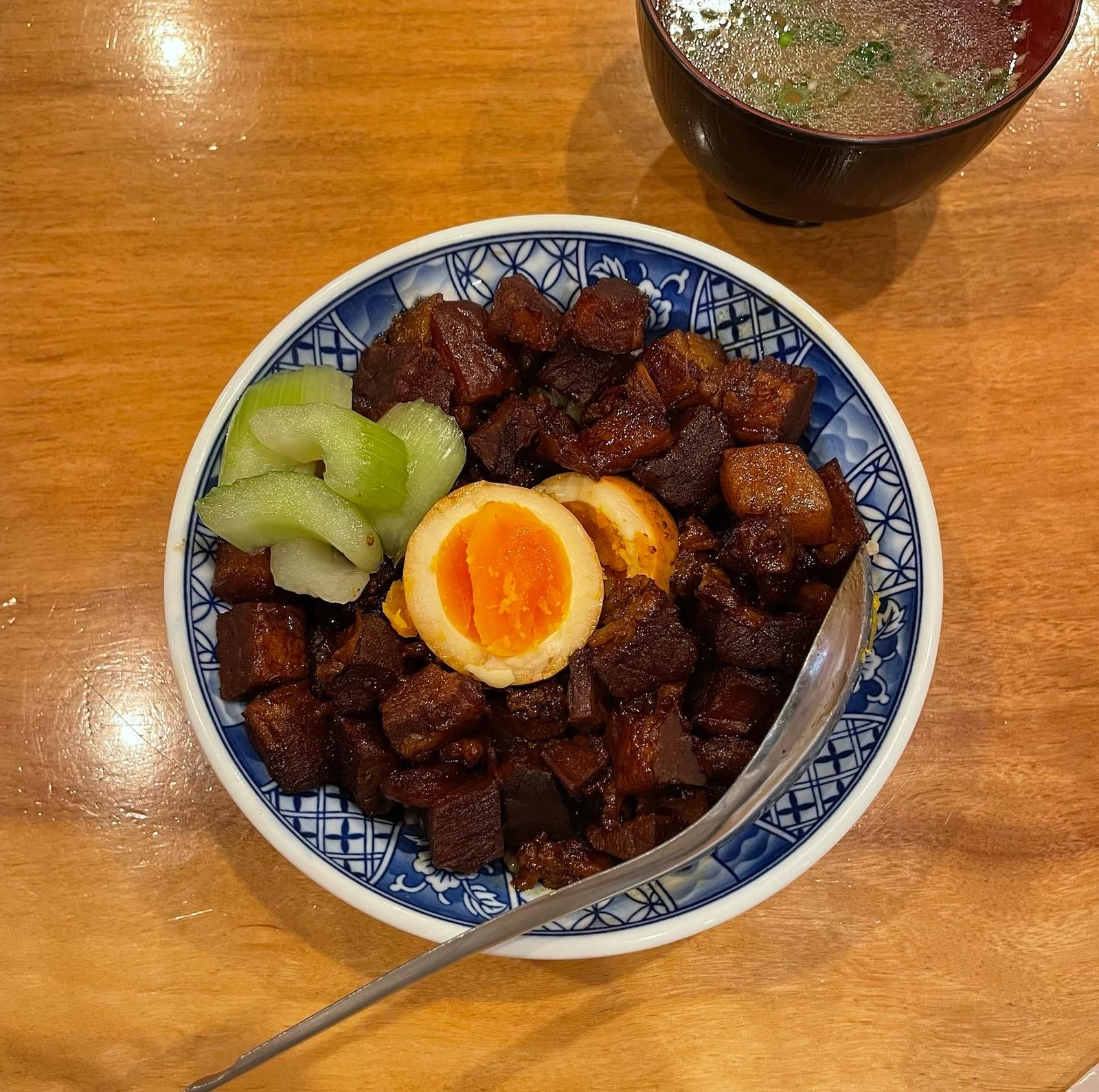 恵比寿で 700ランチ 高コスパすぎ魯肉飯 恵比寿 焼貝あこや はむぐるめが投稿したフォトブック Lemon8