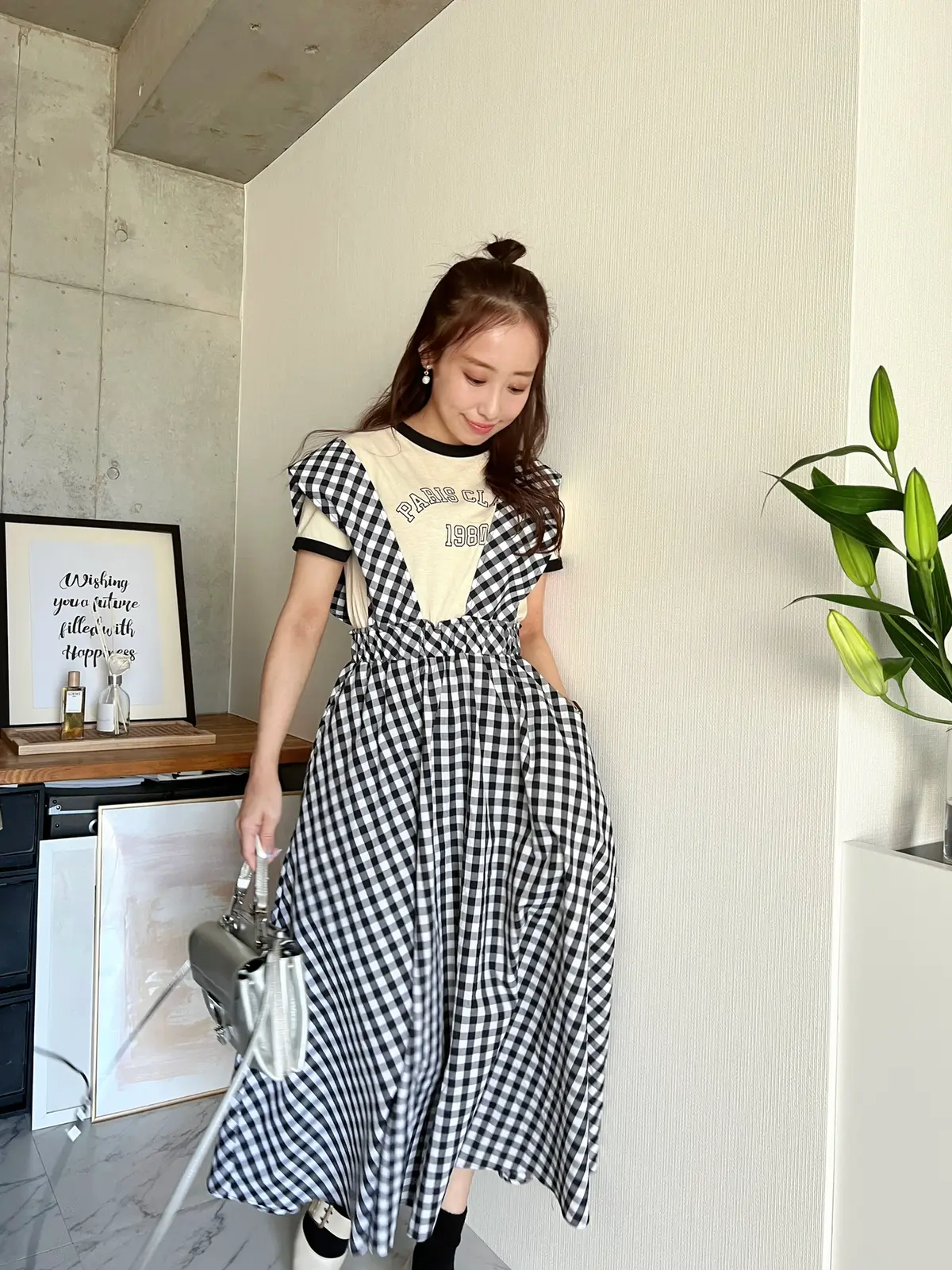 カジュアルロゴtがかわいい ワンピースをカジュアルに着る方法 阿部早織が投稿したフォトブック Lemon8