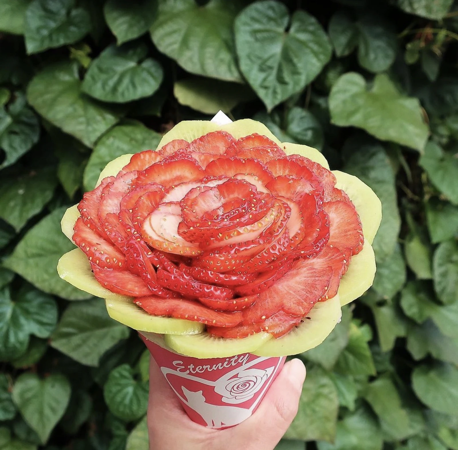 広島 まるで花束みたいなクレープ エタニティ デパ地下のまおさんが投稿したフォトブック Lemon8