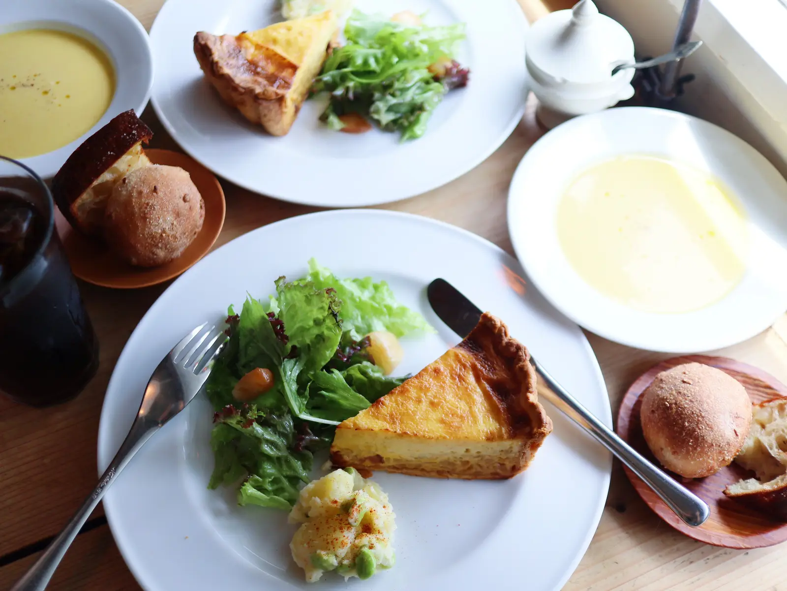 神戸元町 カフェアンドバー アンセム 自然光の入る神戸の人気カフェでランチタイム Kao 神戸 関西カフェ巡りが投稿した記事 Lemon8