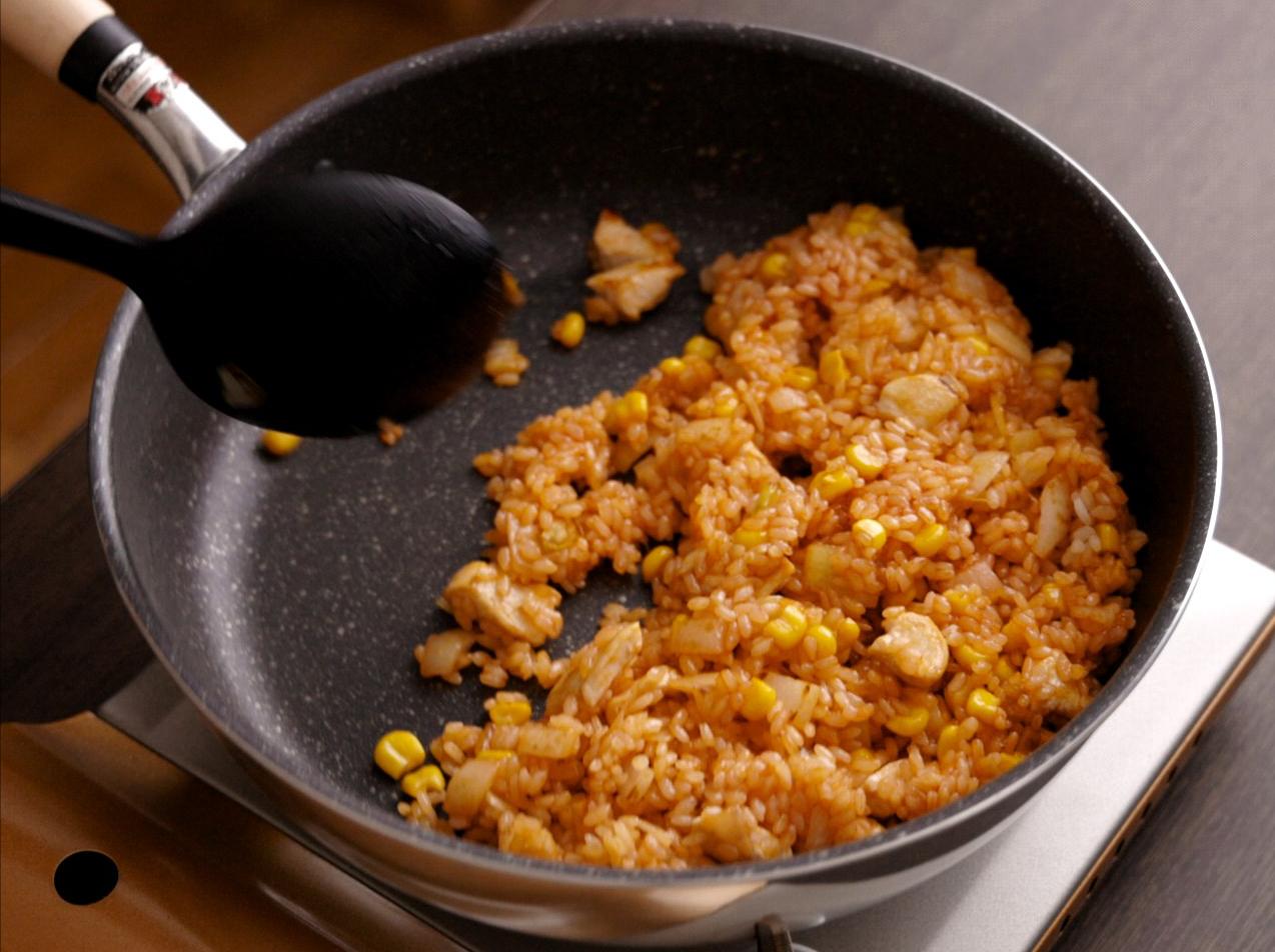 チキンライス、ケチャップライスの作り方(パラパラご飯の炊き方で炊い 