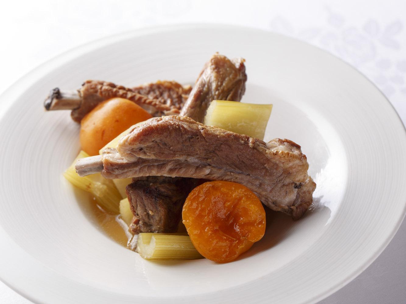 人気シェフのとっておき ニッポン食材 活用レシピ あんずとスペアリブの白ワイン煮込みセロリのア 近代食堂編集部が投稿した記事 Sharee