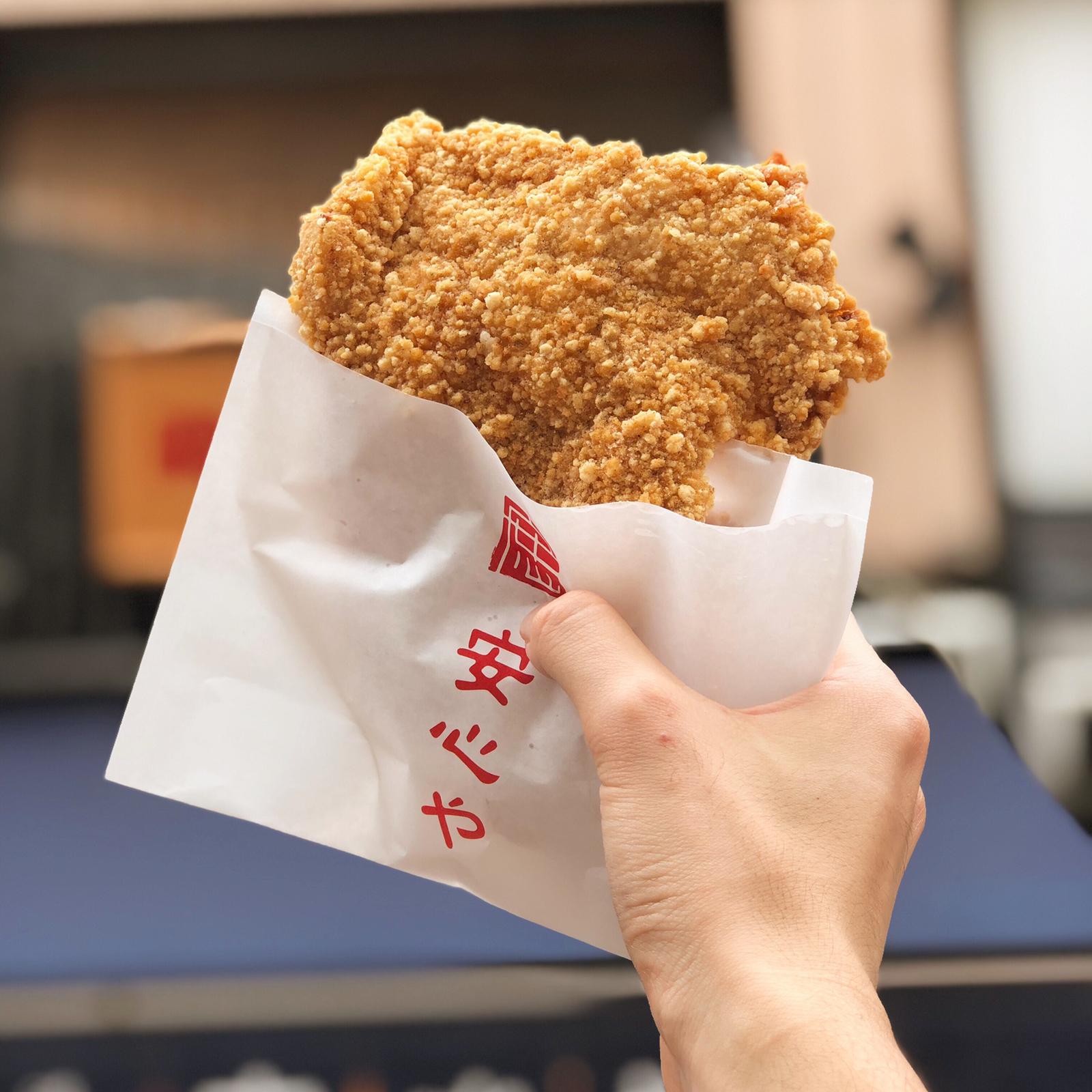 顔より大きい台湾唐揚げ 浅草 安心や の炸鶏排 ザージーパイ が新たな観光グルメに Macaroni