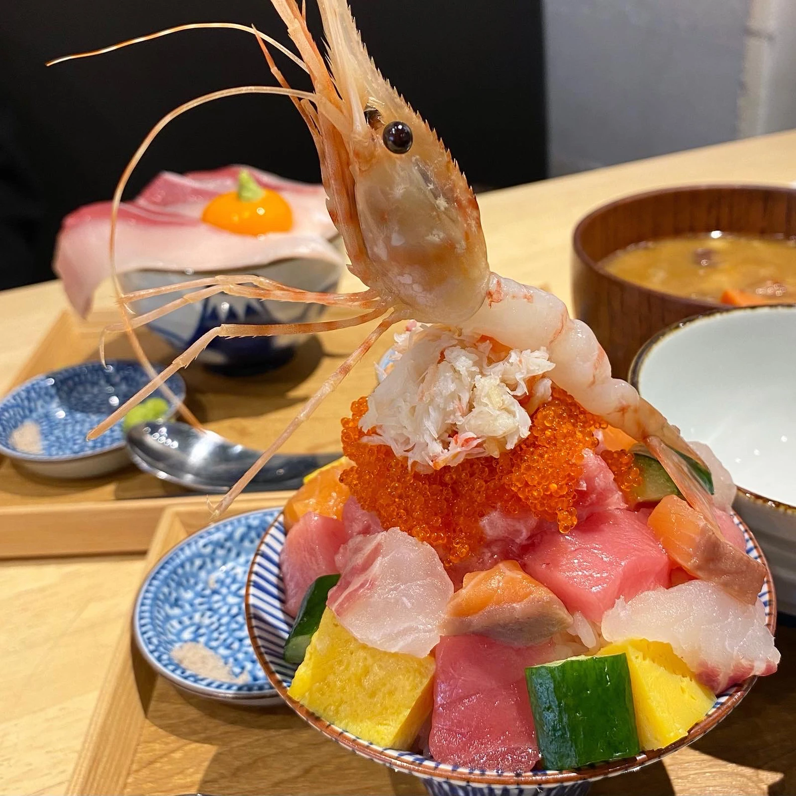 新宿 コスパ最高海鮮丼 新宿エリア激推しランチ 大好物は高カロリーが投稿したフォトブック Lemon8