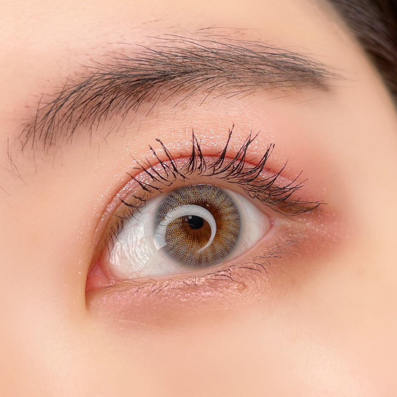 鮮やかピンクを使ってキラキラ夏メイク Sumomoが投稿したフォトブック Lemon8