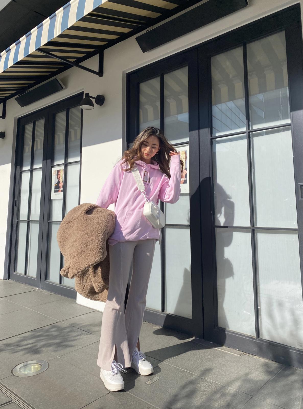 差し色になるピンクパーカー Lisafujitaが投稿したフォトブック Sharee