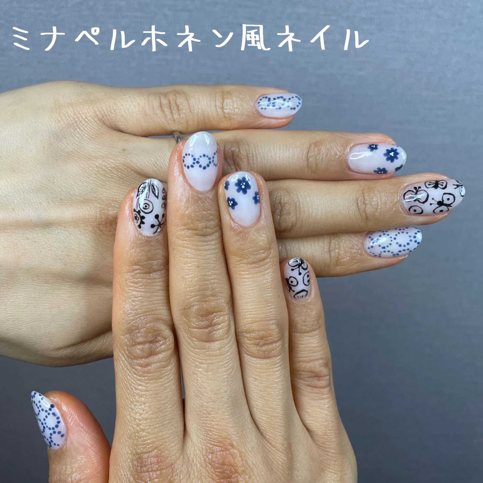 ネイルデザイン ミナペルホネン風モノクロ版 理系美容家かおりが投稿したフォトブック Lemon8